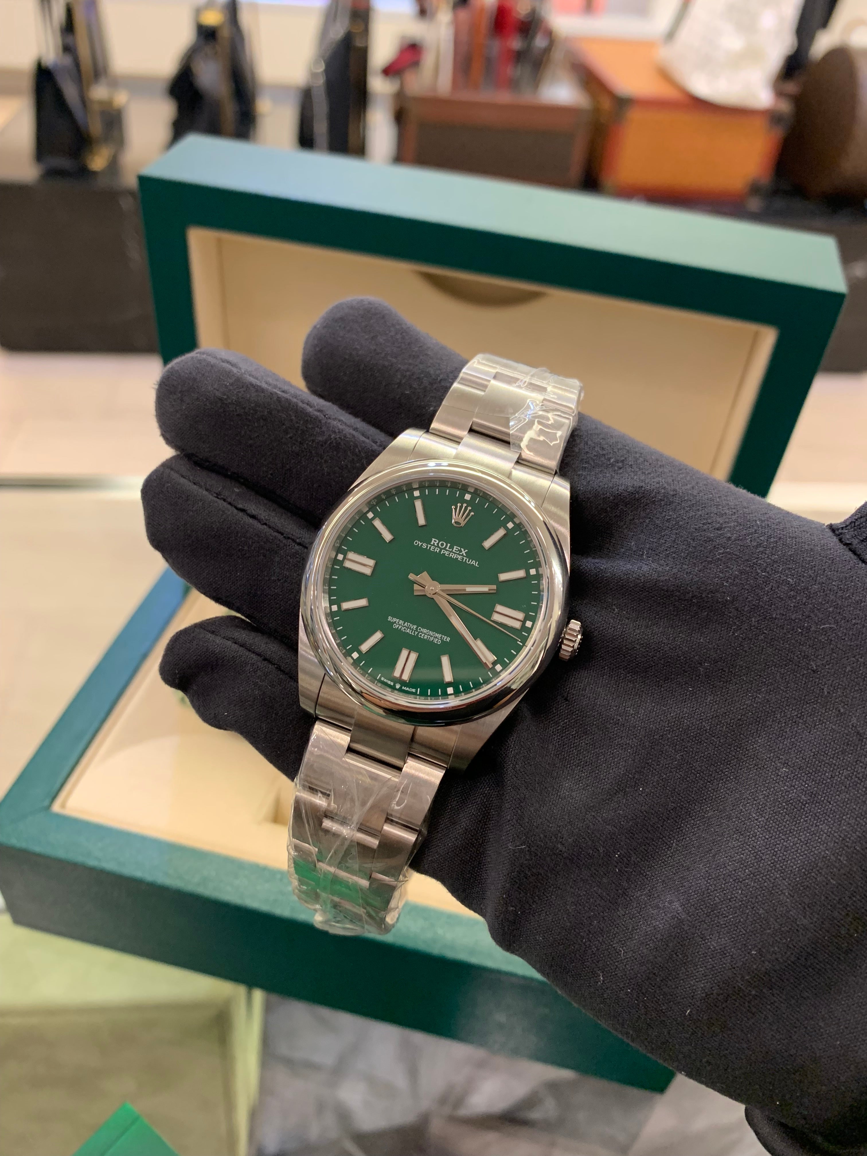 Rolex Oyster Perpetual 41 124300 Stainless Steel Green Dial 2024