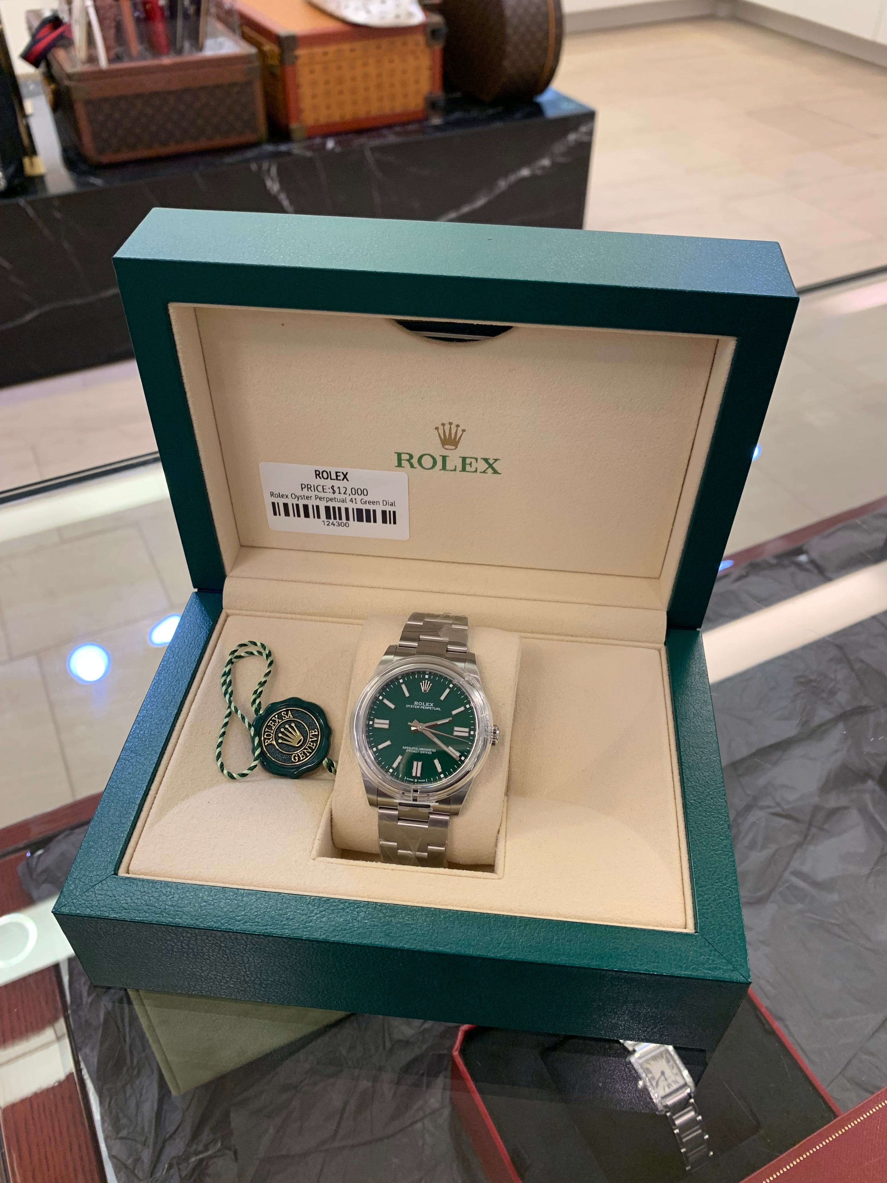 Rolex Oyster Perpetual 41 124300 Stainless Steel Green Dial 2024
