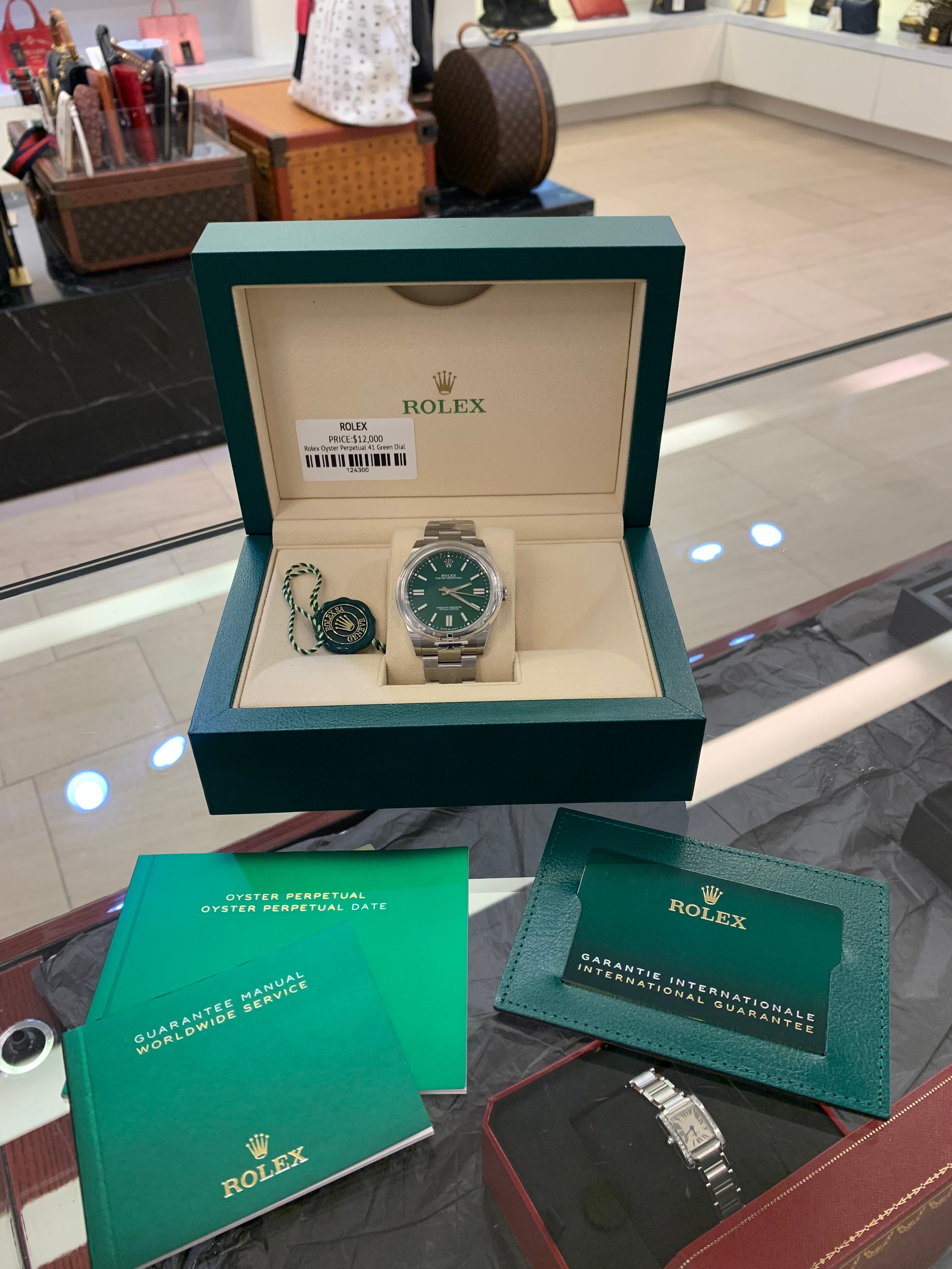Rolex Oyster Perpetual 41 124300 Stainless Steel Green Dial 2024
