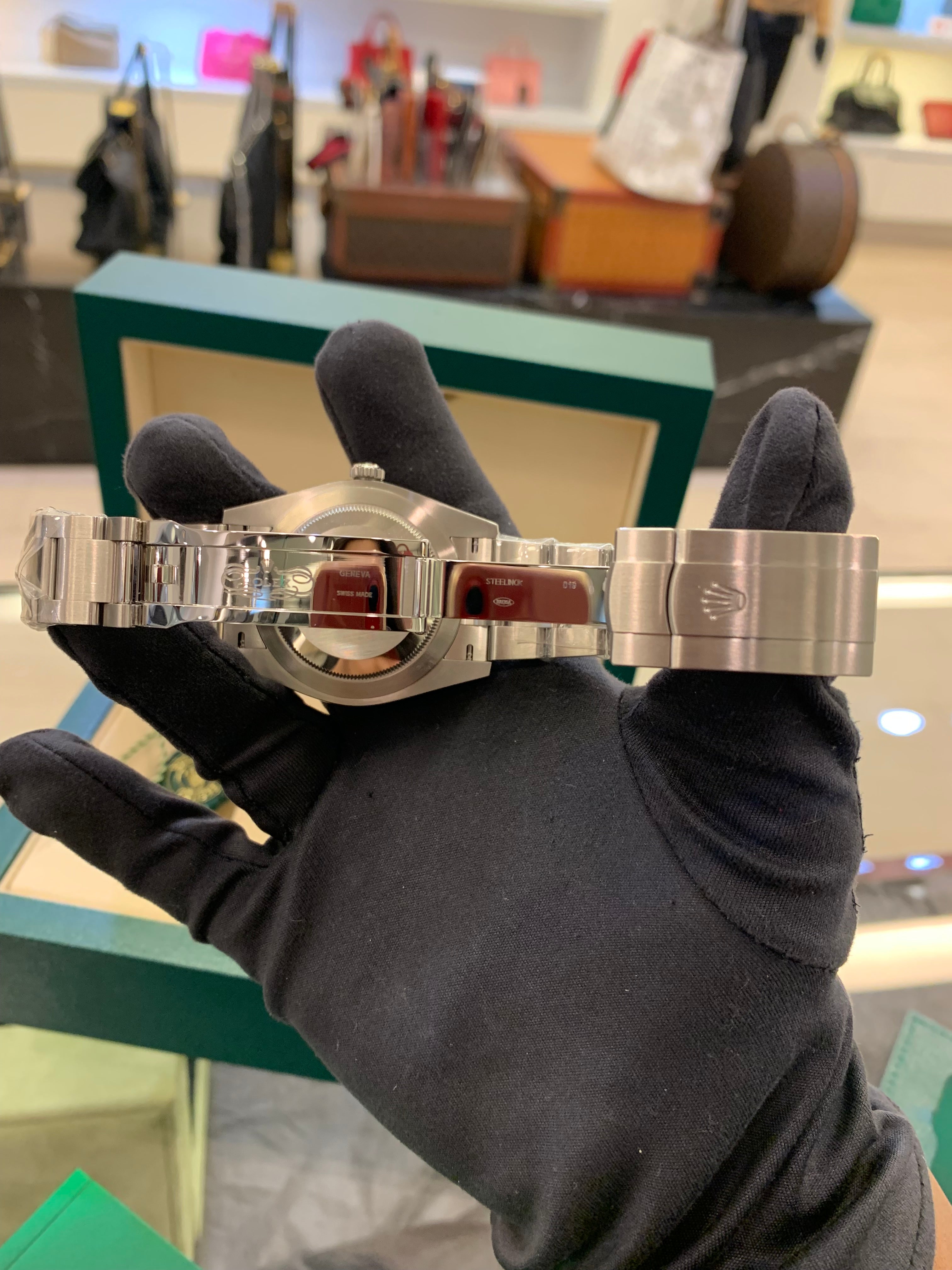 Rolex Oyster Perpetual 41 124300 Stainless Steel Green Dial 2024