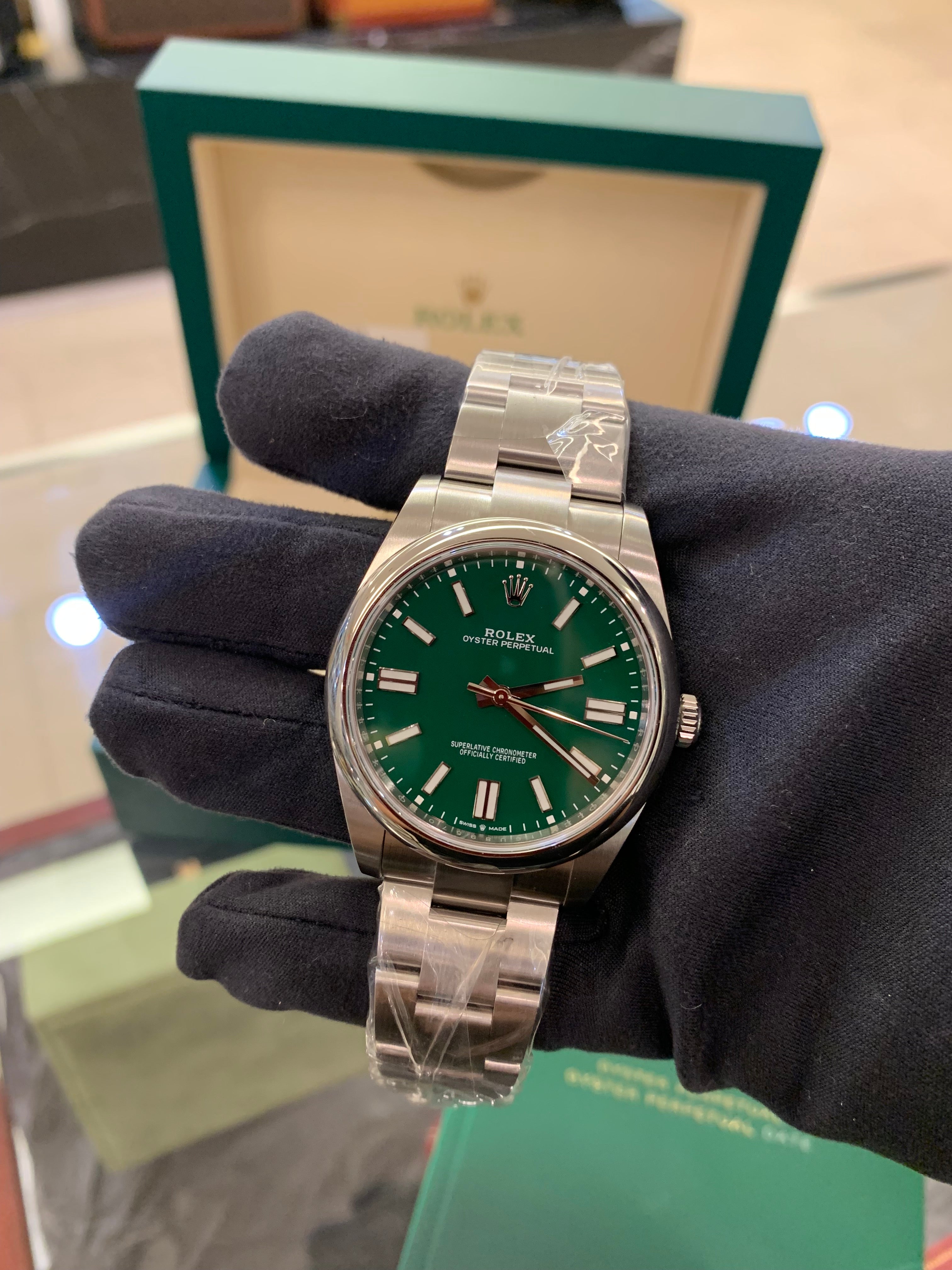 Rolex Oyster Perpetual 41 124300 Stainless Steel Green Dial 2024