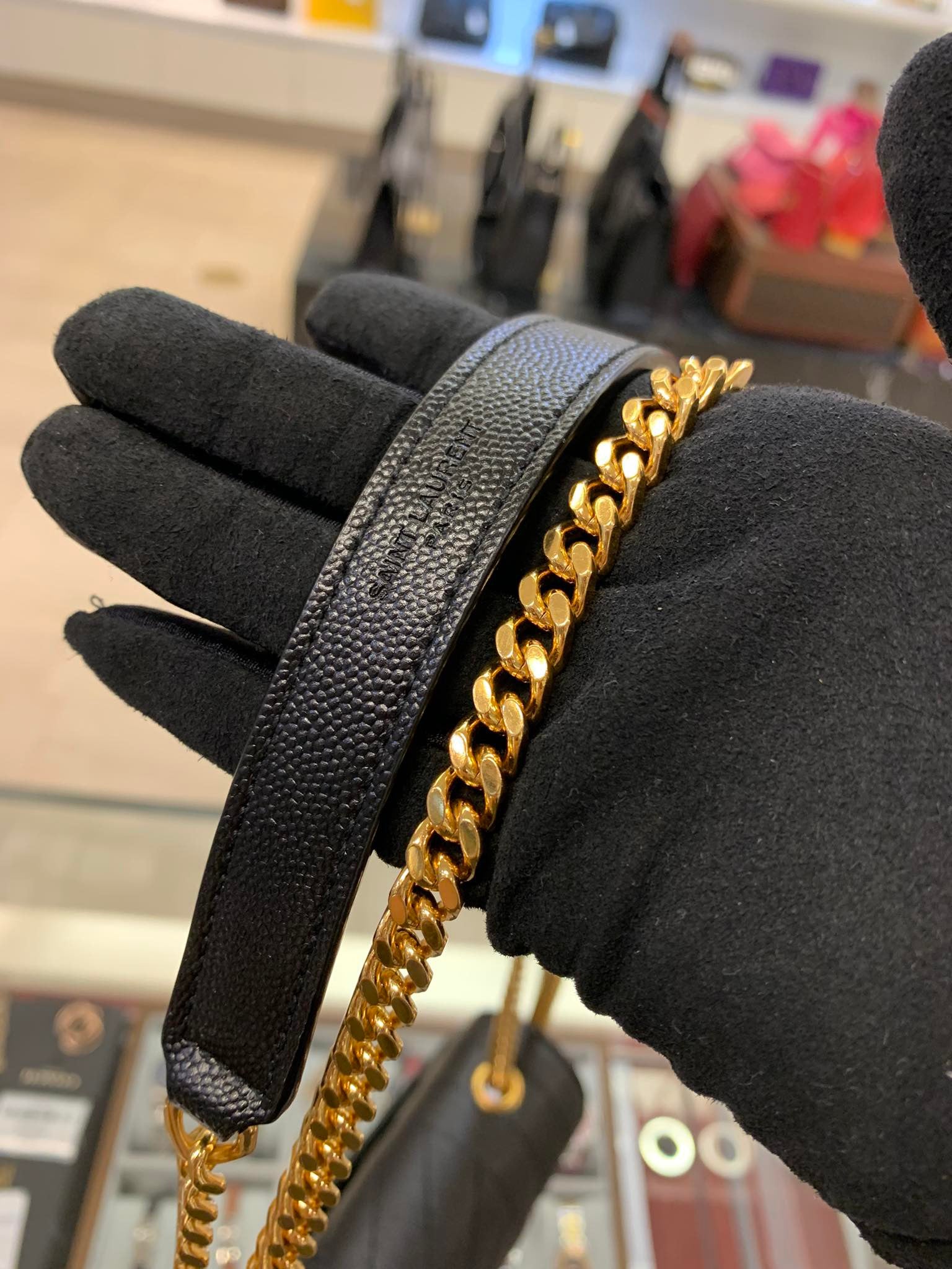 Saint Laurent Envelope Small Bag
Grain de Poudre Black