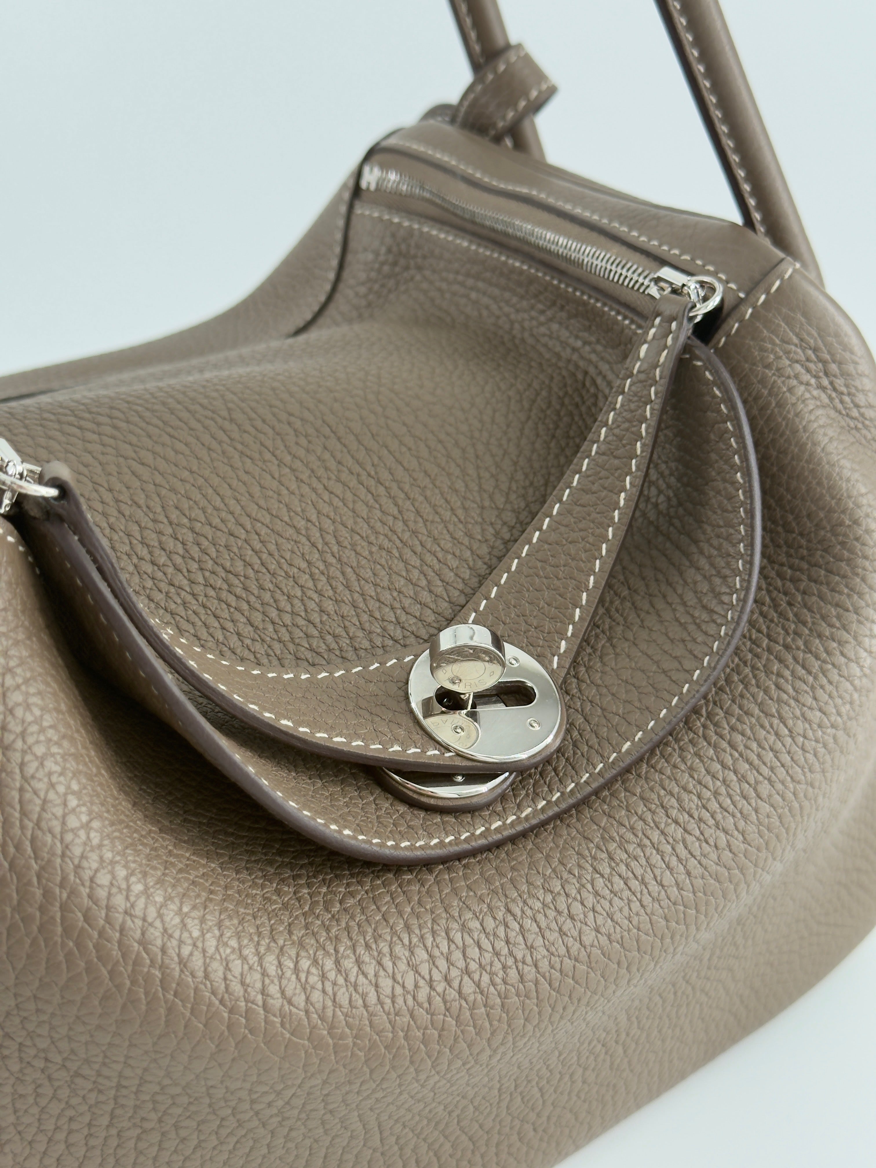 Hermes Lindy 26 shoulder bag Etoupe Clemence leather with palladium hardware