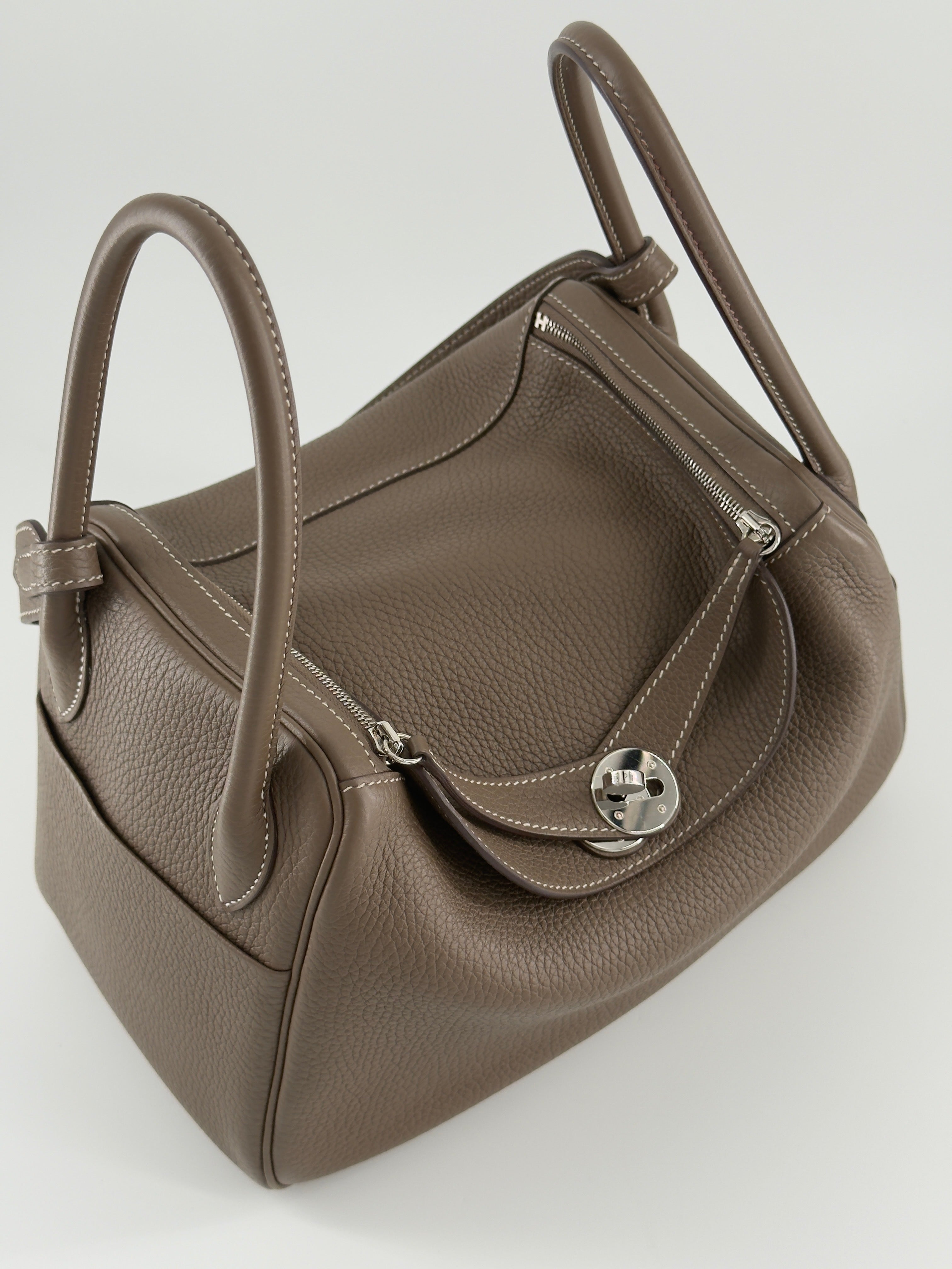 Hermes Lindy 26 shoulder bag Etoupe Clemence leather with palladium hardware