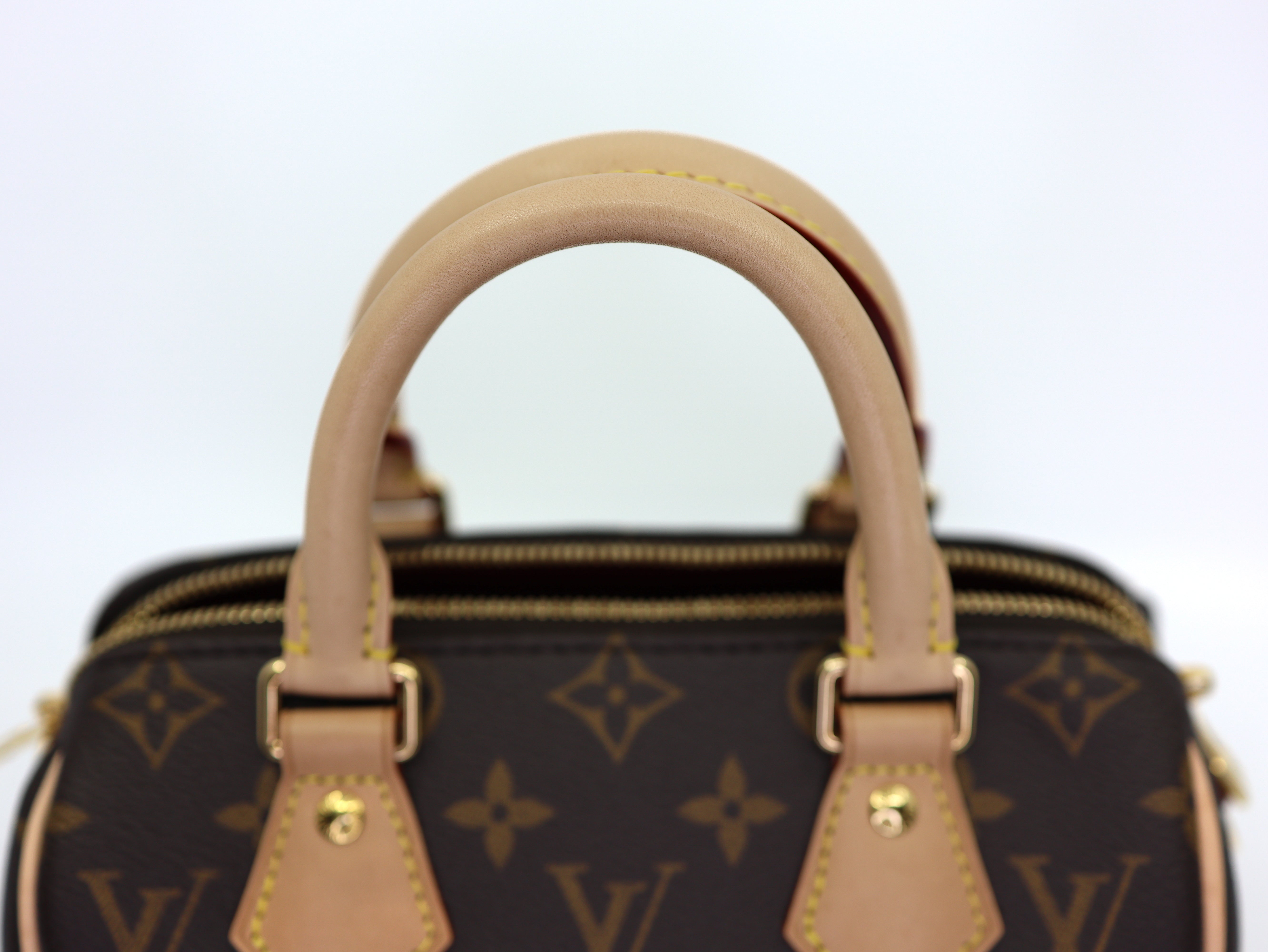 Louis Vuitton Monogram Speedy Bandouliere 20 Beige