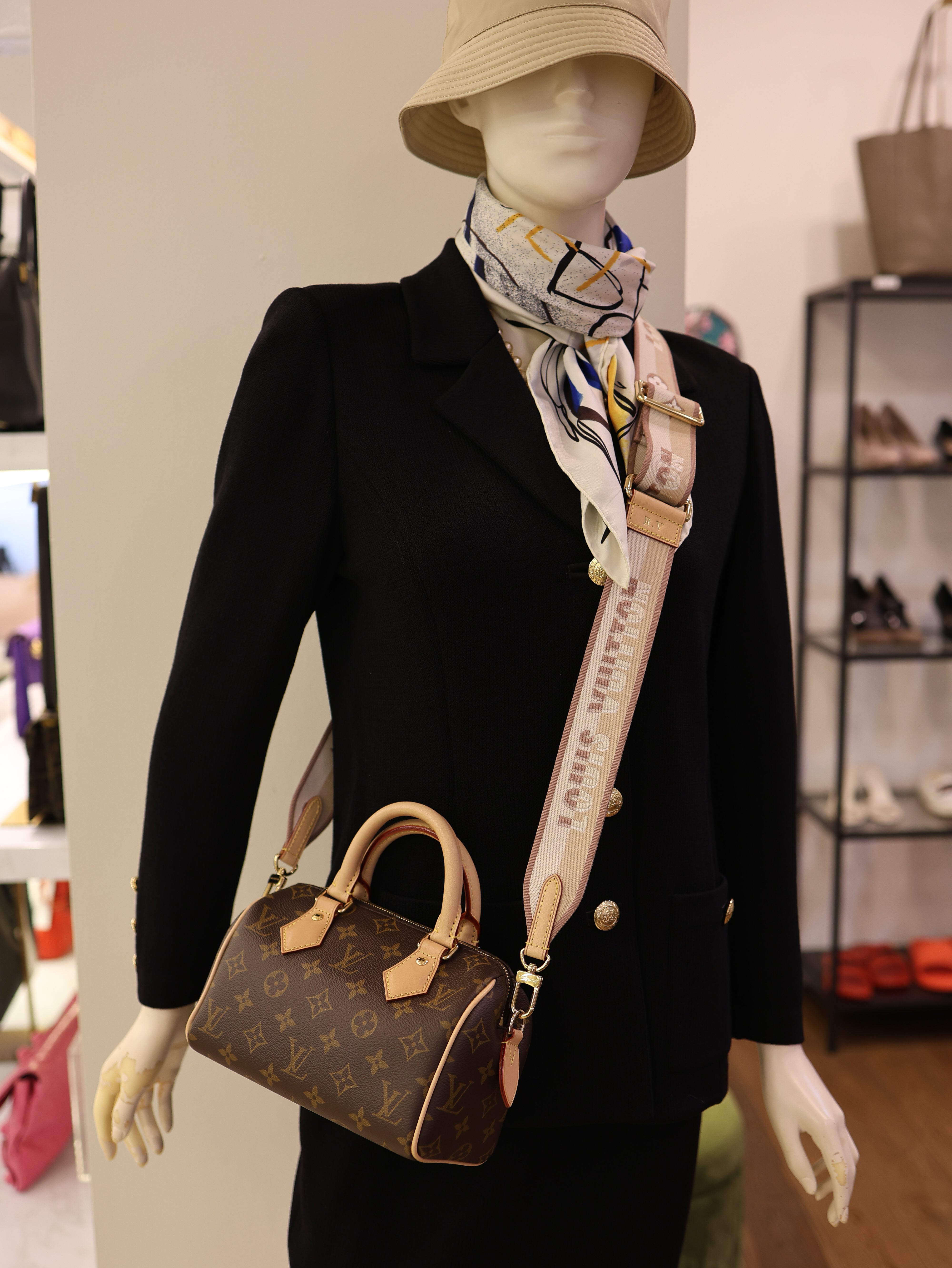 Louis Vuitton Monogram Speedy Bandouliere 20 Beige