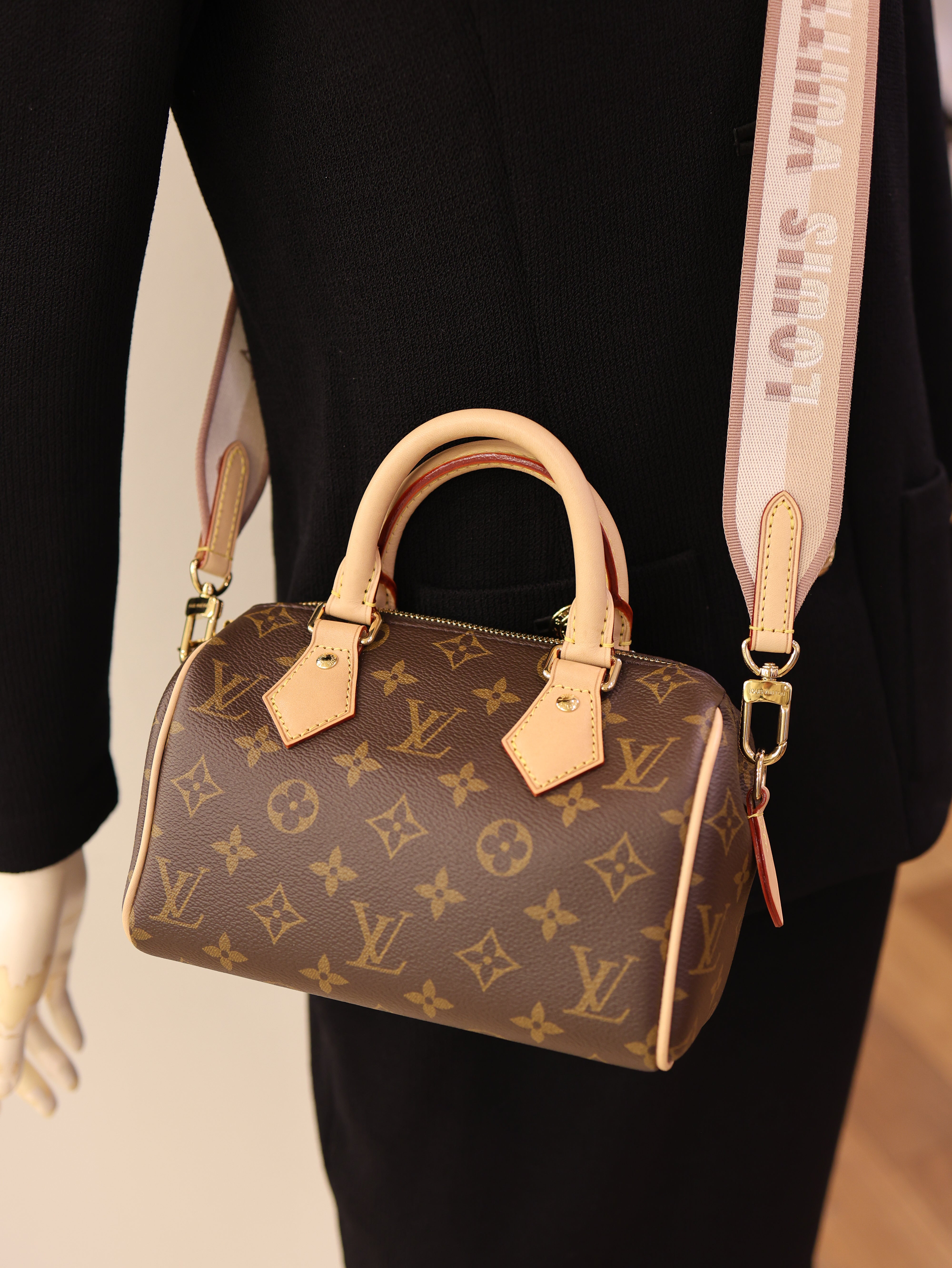 Louis Vuitton Monogram Speedy Bandouliere 20 Beige
