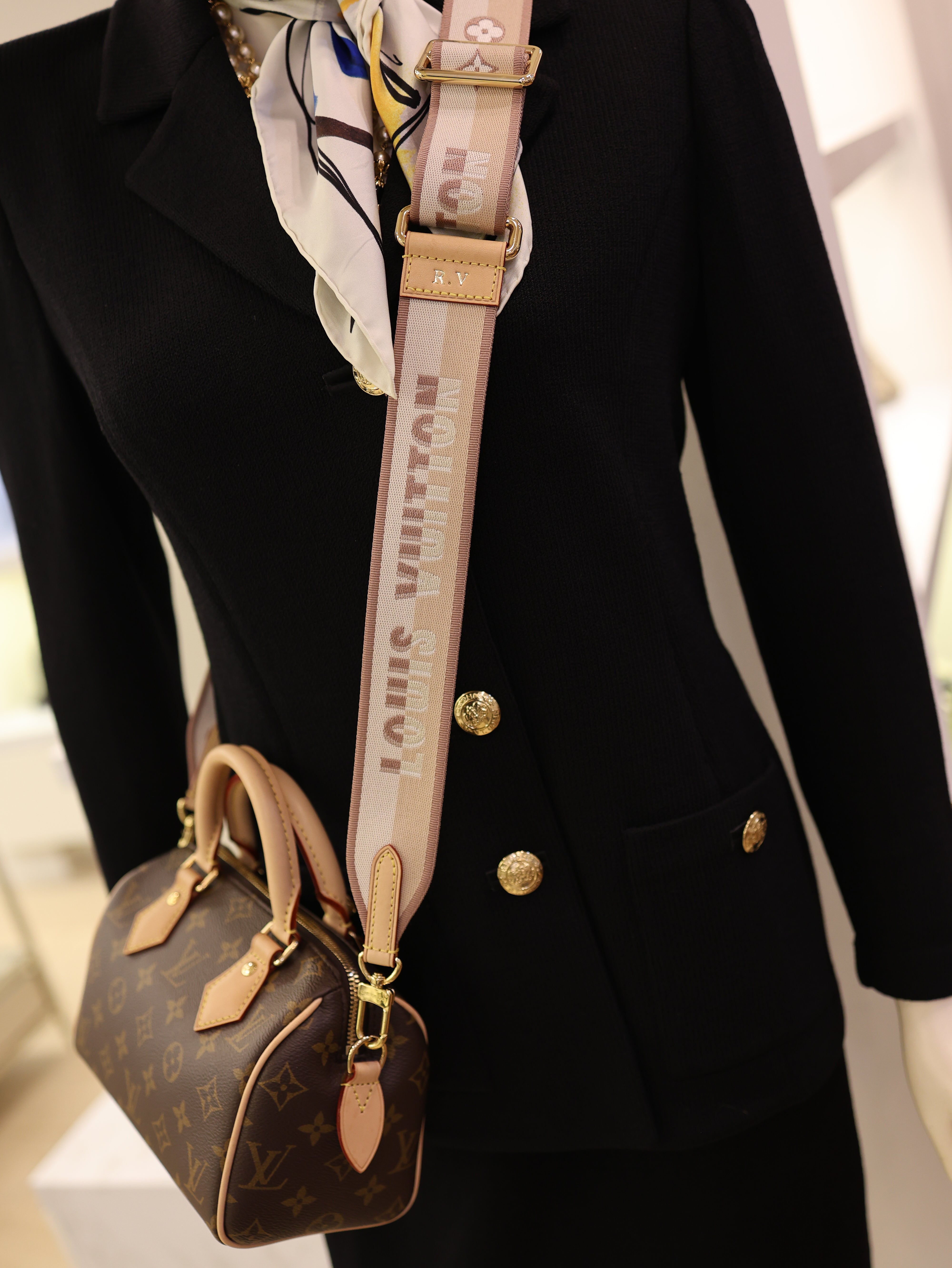 Louis Vuitton Monogram Speedy Bandouliere 20 Beige