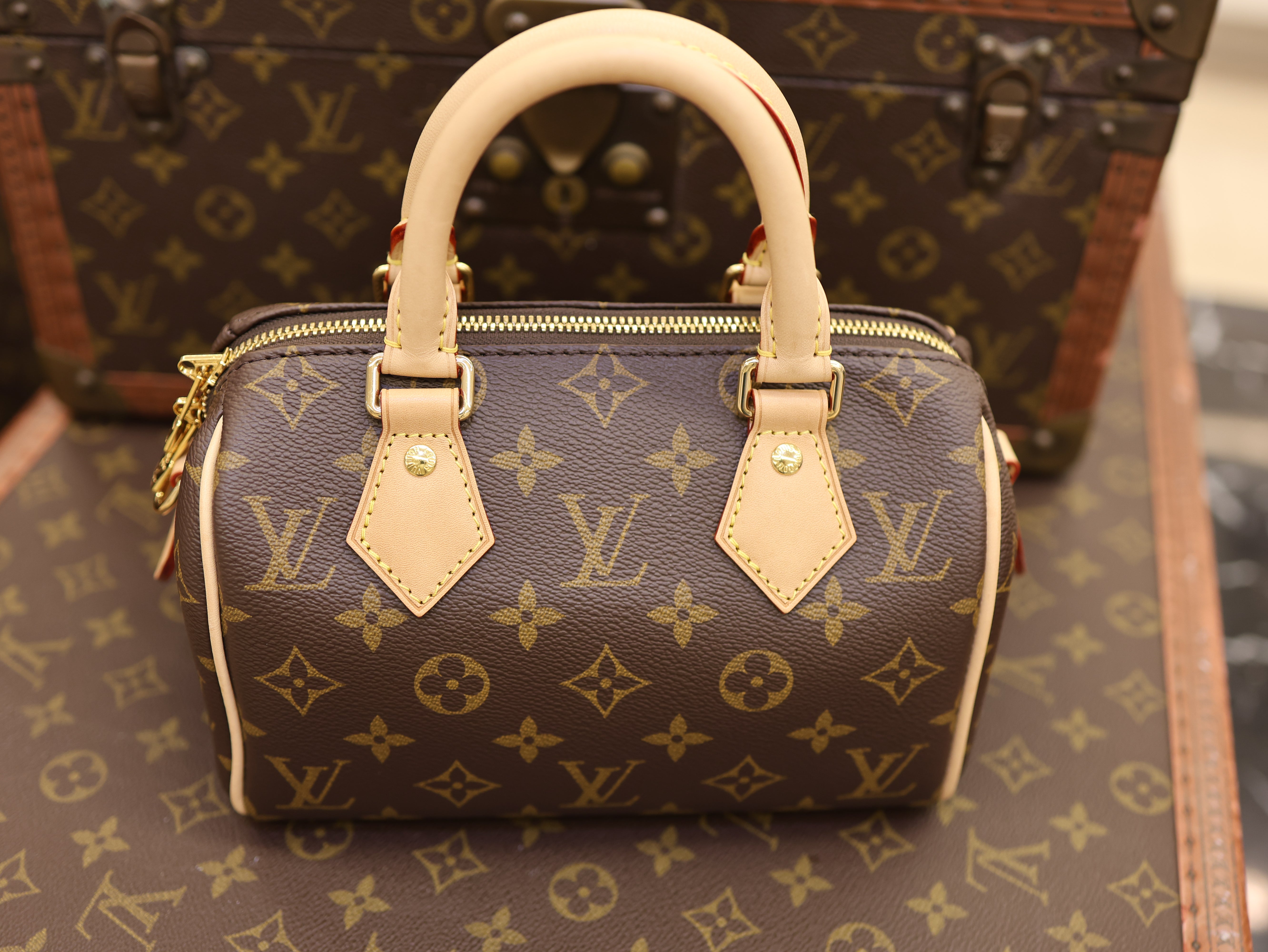 Louis Vuitton Monogram Speedy Bandouliere 20 Beige