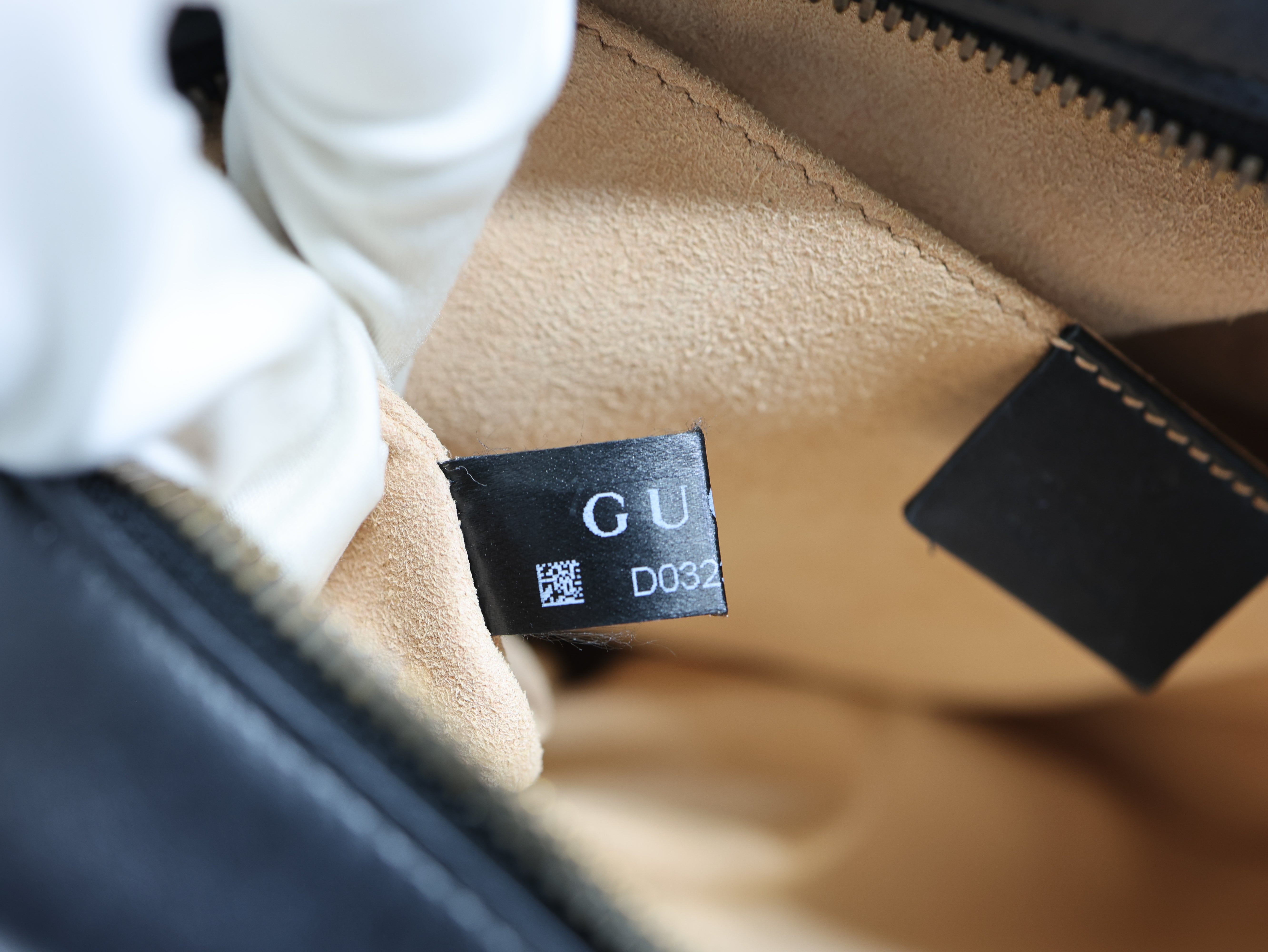 Gucci GG Marmont Chain Shoulder Bag Black Calfskin Matelasse Small