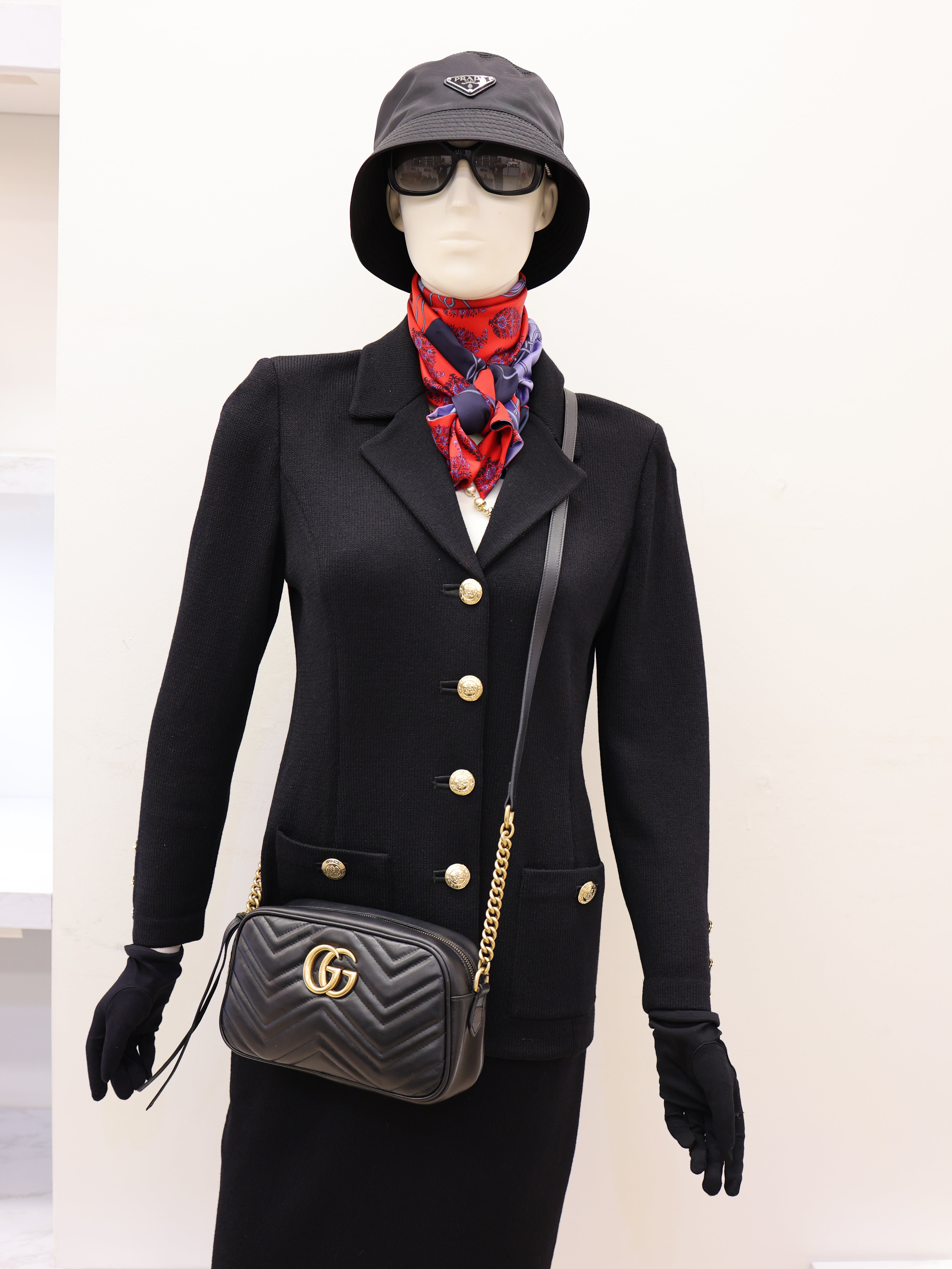 Gucci GG Marmont Chain Shoulder Bag Black Calfskin Matelasse Small
