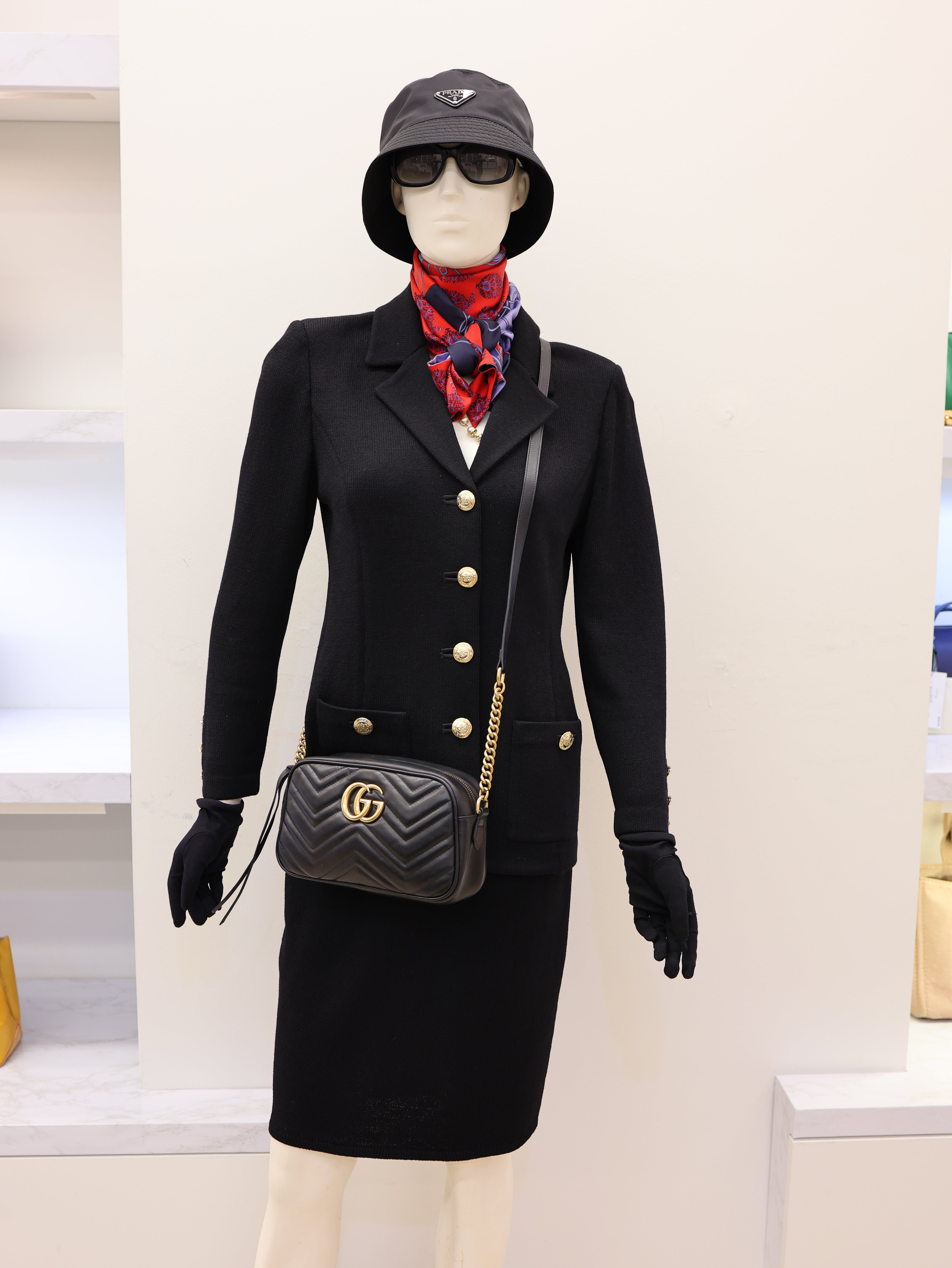 Gucci GG Marmont Chain Shoulder Bag Black Calfskin Matelasse Small