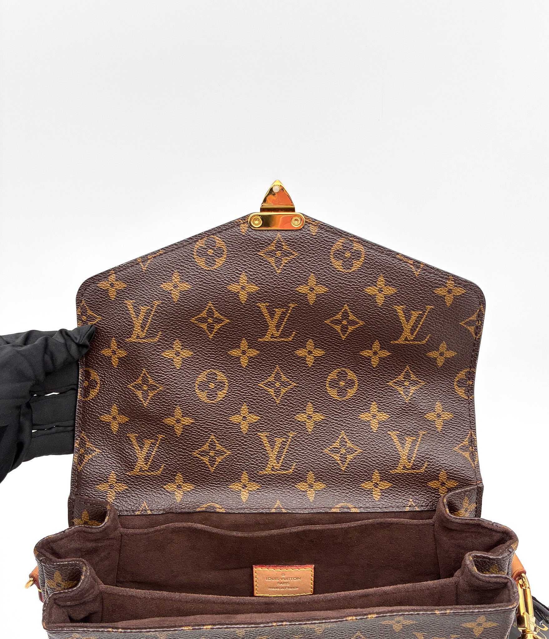Louis Vuitton Pochette Metis in monogram