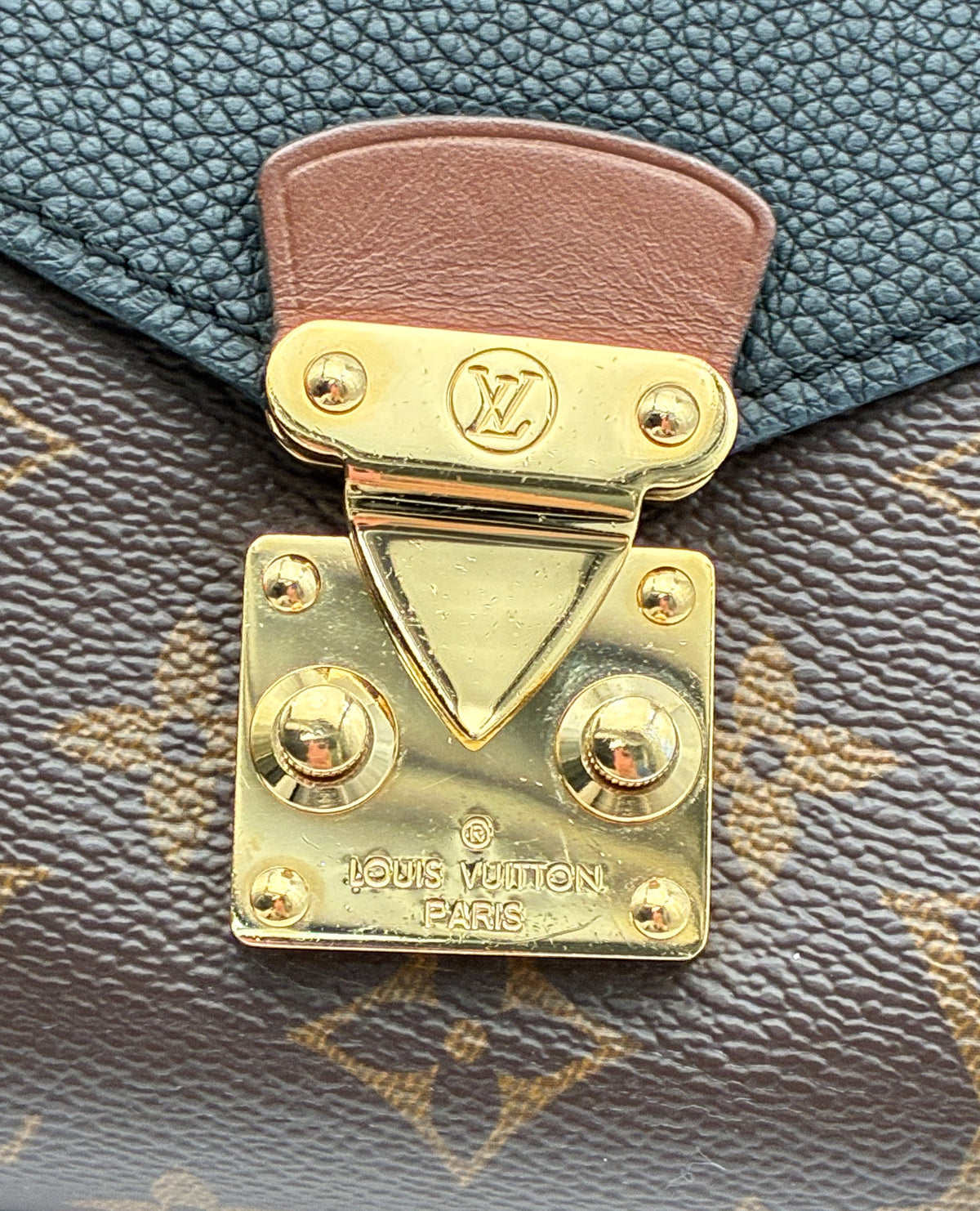 Louis Vuitton Pallas Chain Monogram