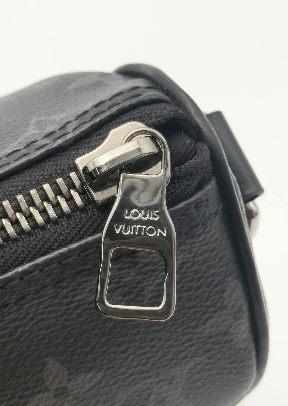 LOUIS VUITTON Keepall Bandouliere 25 Reverse Monogram Eclipse