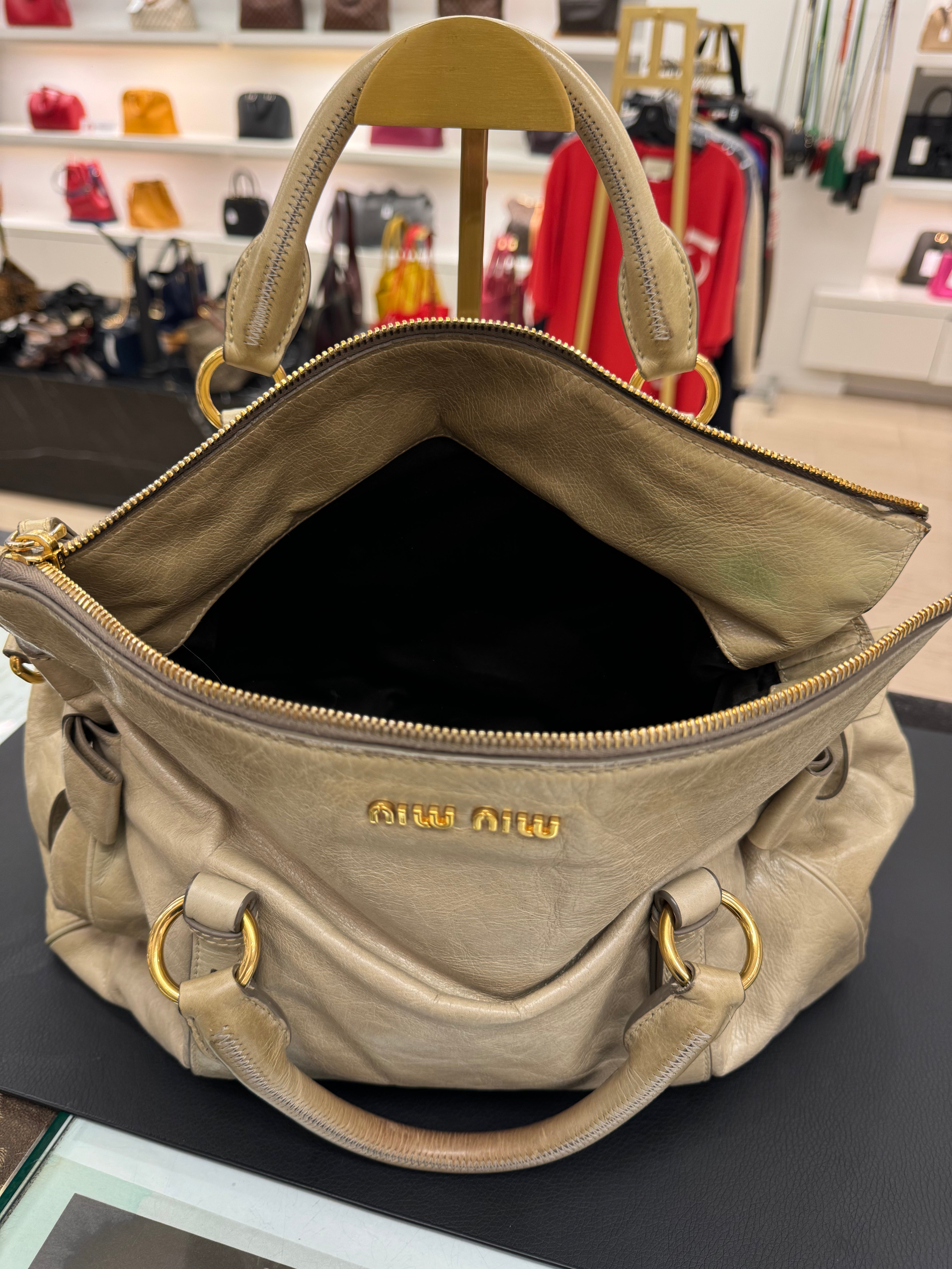 MIU MIU
Alluminio Vitello Lux Leather Bow Top Handle Bag