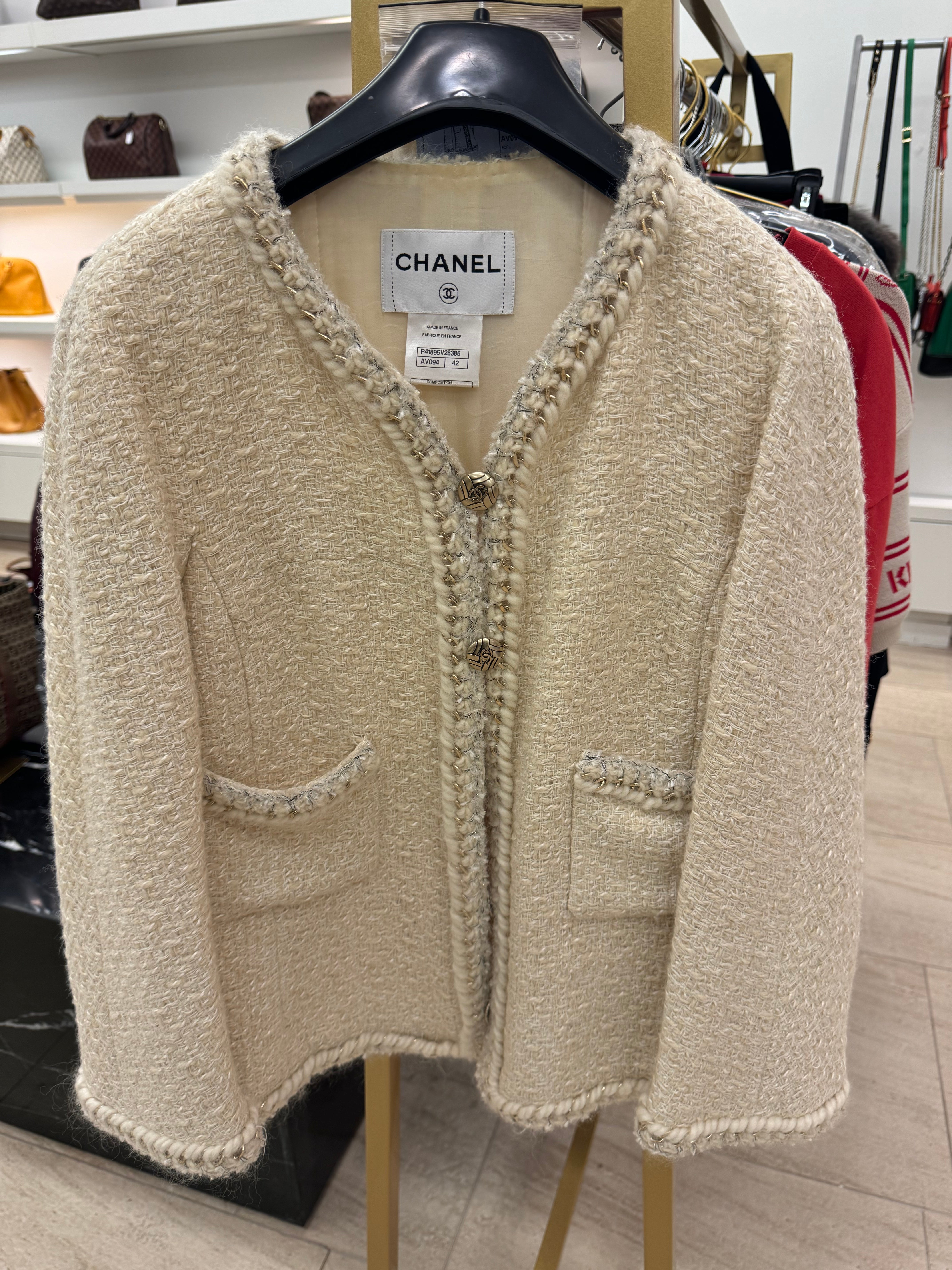 Chanel Tweed Pattern Evening Jacket
Size: 42 AV094