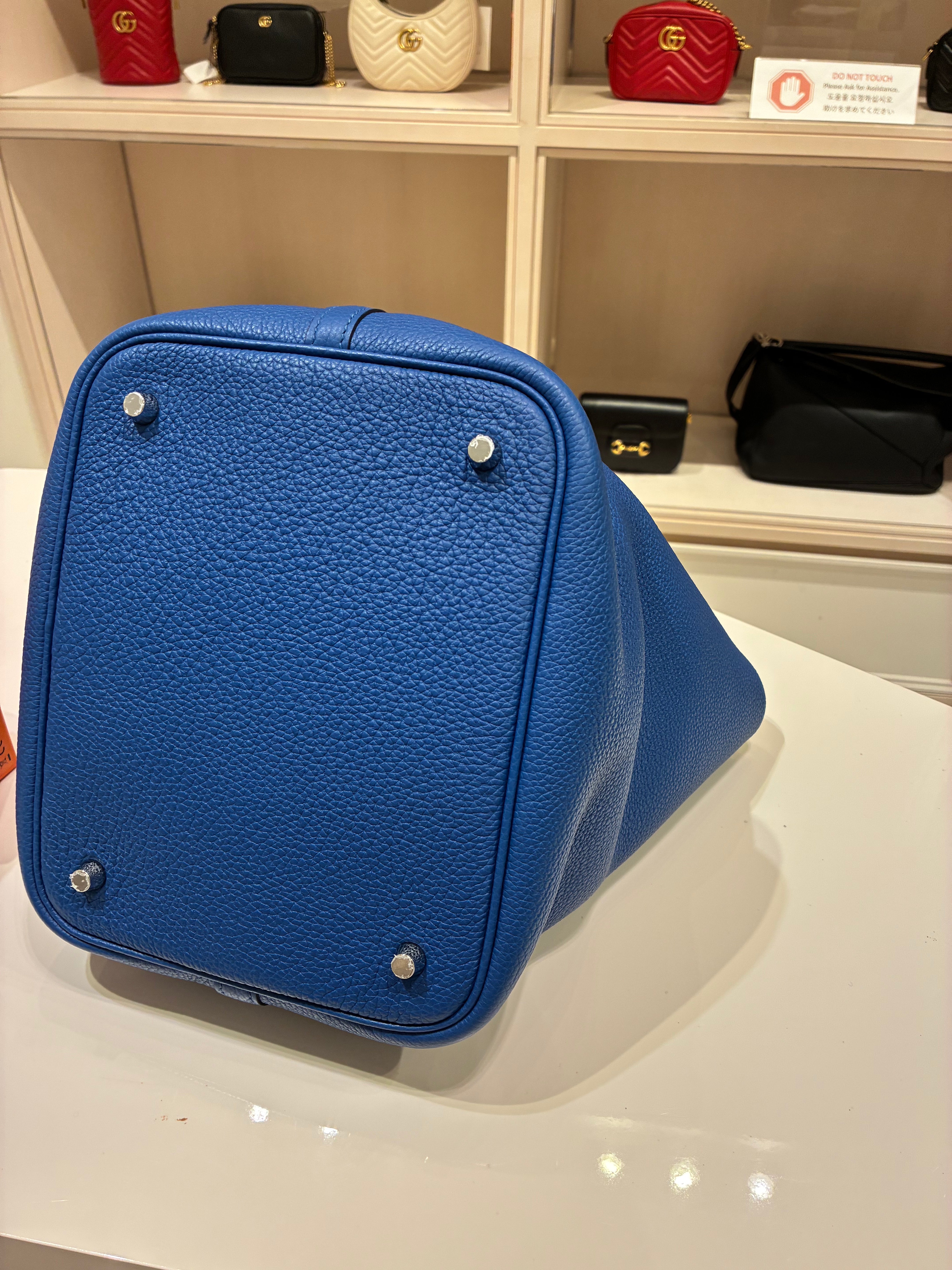 Hermes  Taurillon Clemence Picotin Lock 22 Bleu SHW