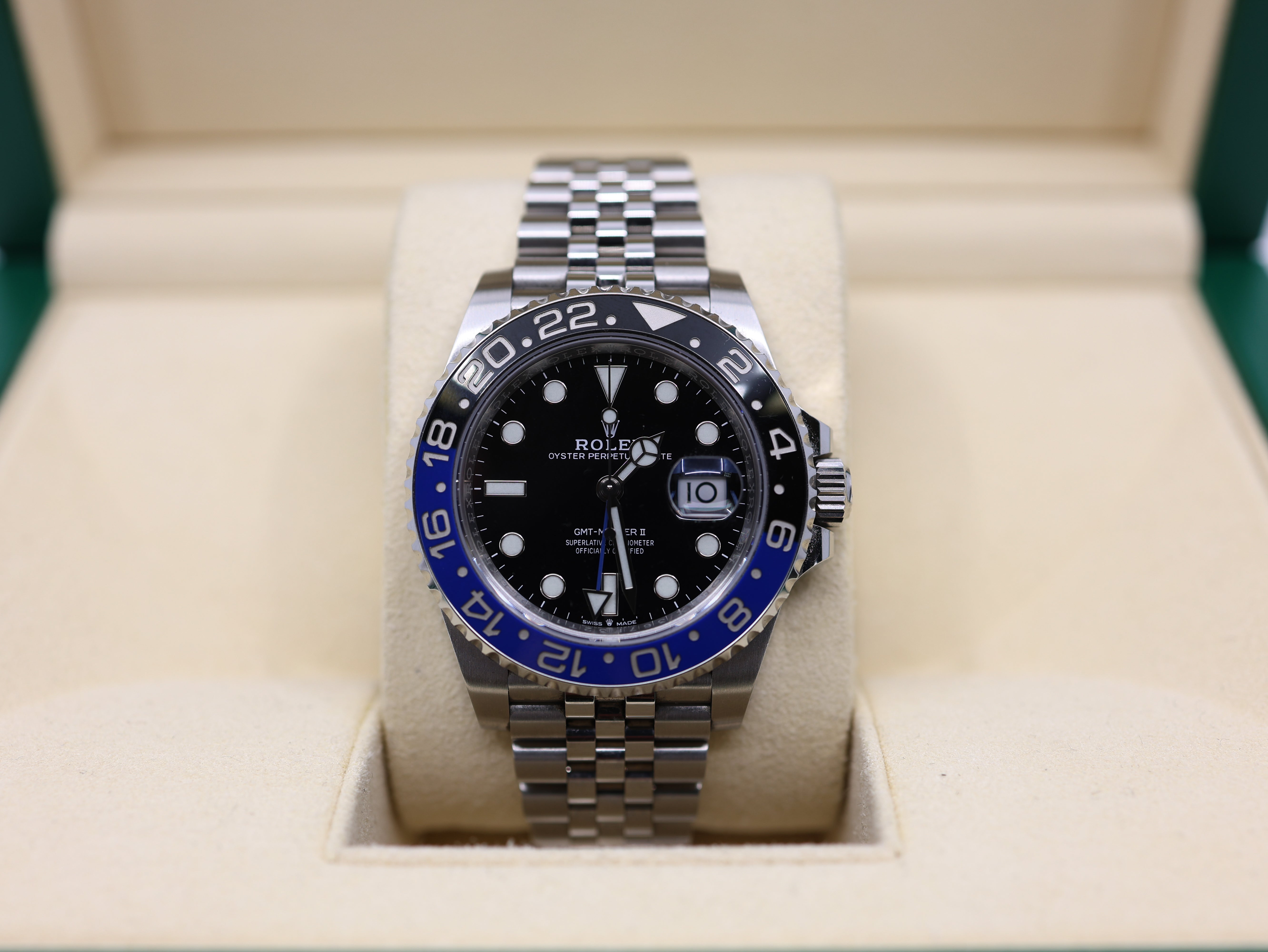 Rolex GMT-Master II Batgirl Jubilee 126710 BLNR 40 mm