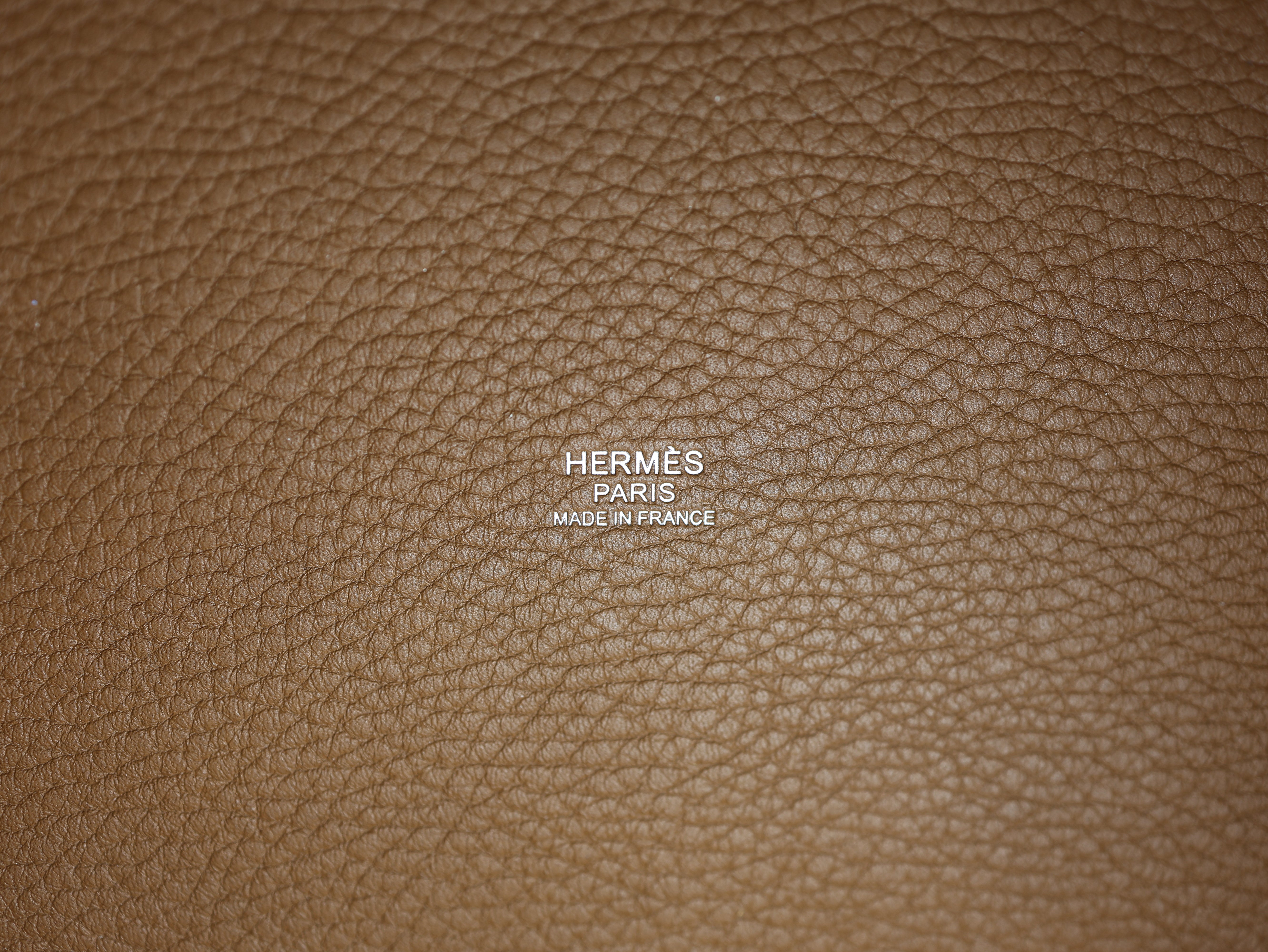 Hermes  Taurillon Clemence Picotin 22 Gold