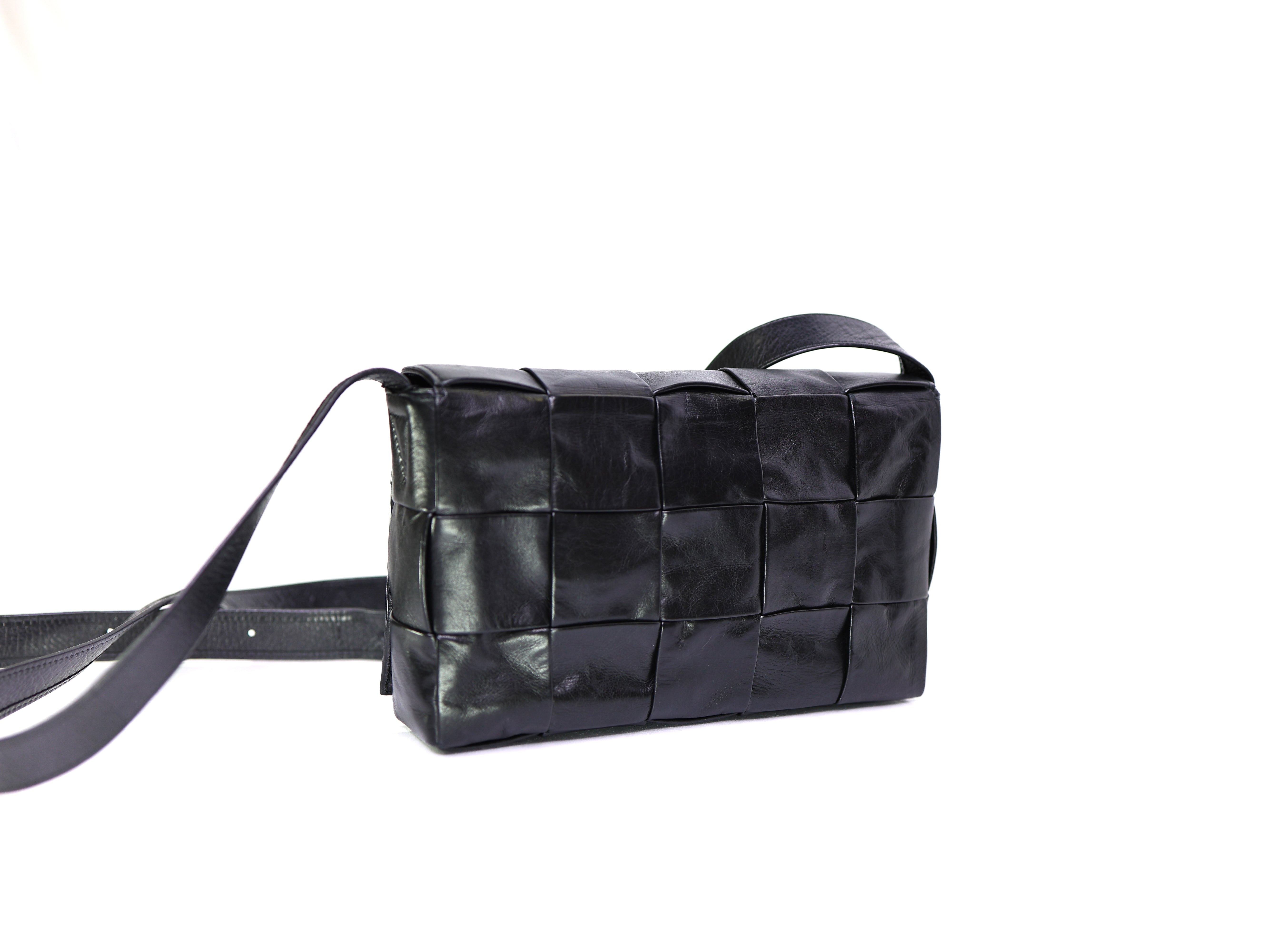 Bottega Veneta  Paper Calfskin Medium Intreccio Cassette