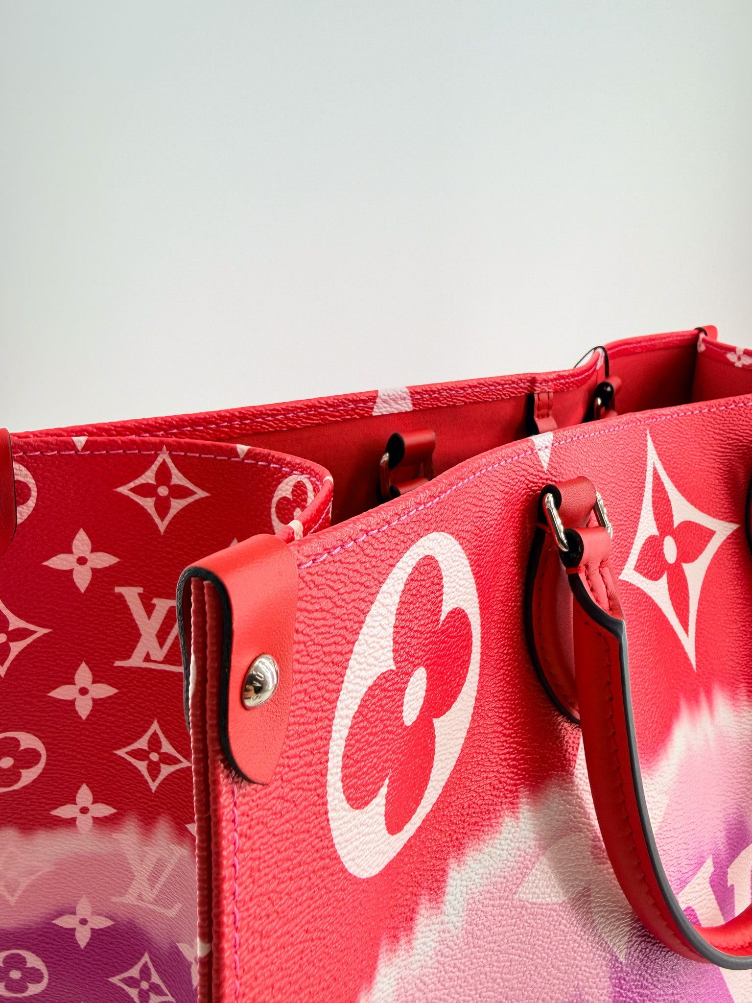 Louis Vuitton Monogram Escale Onthego GM Rouge