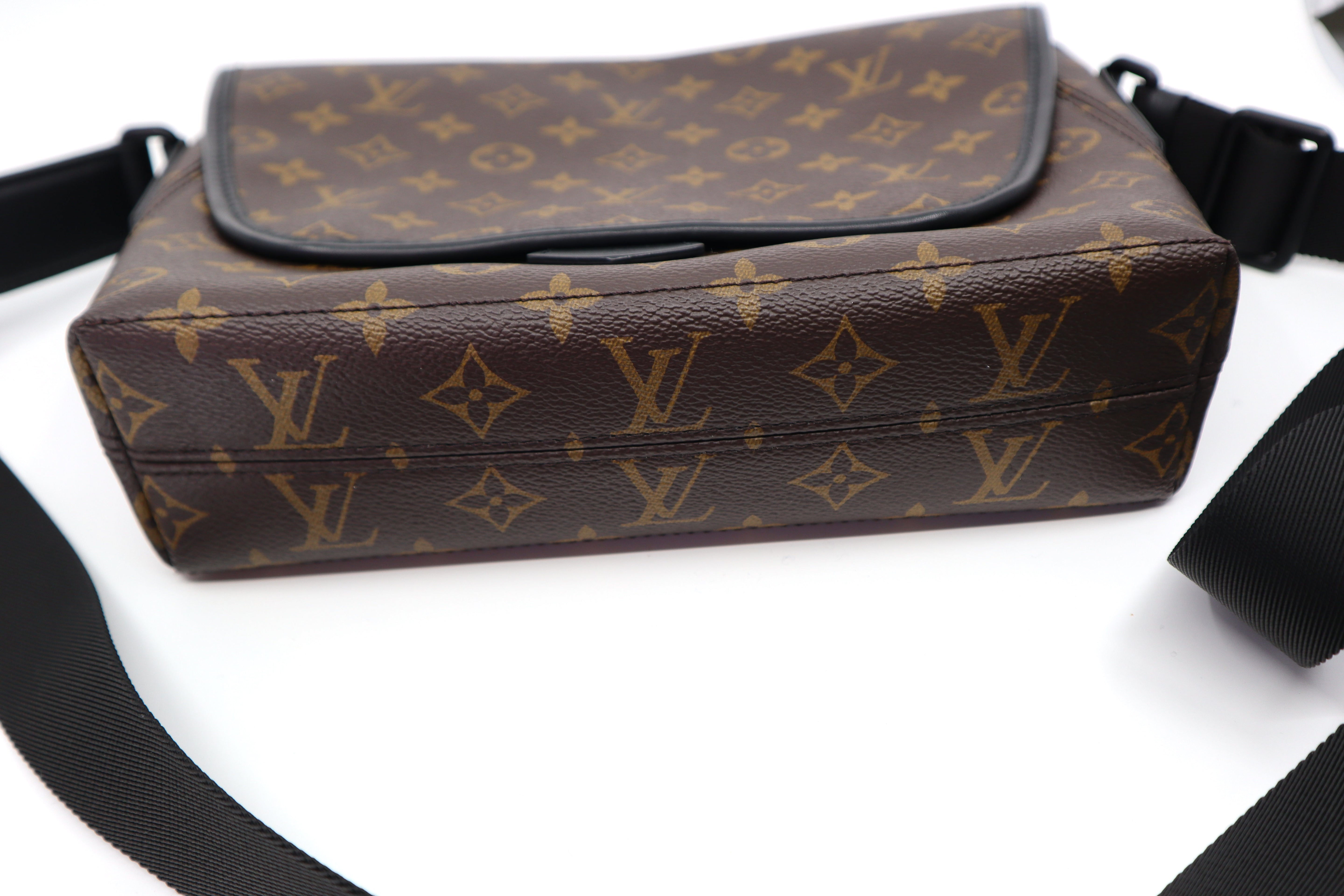 Louis Vuitton Magnetic Messenger Monogram Canvas Brown