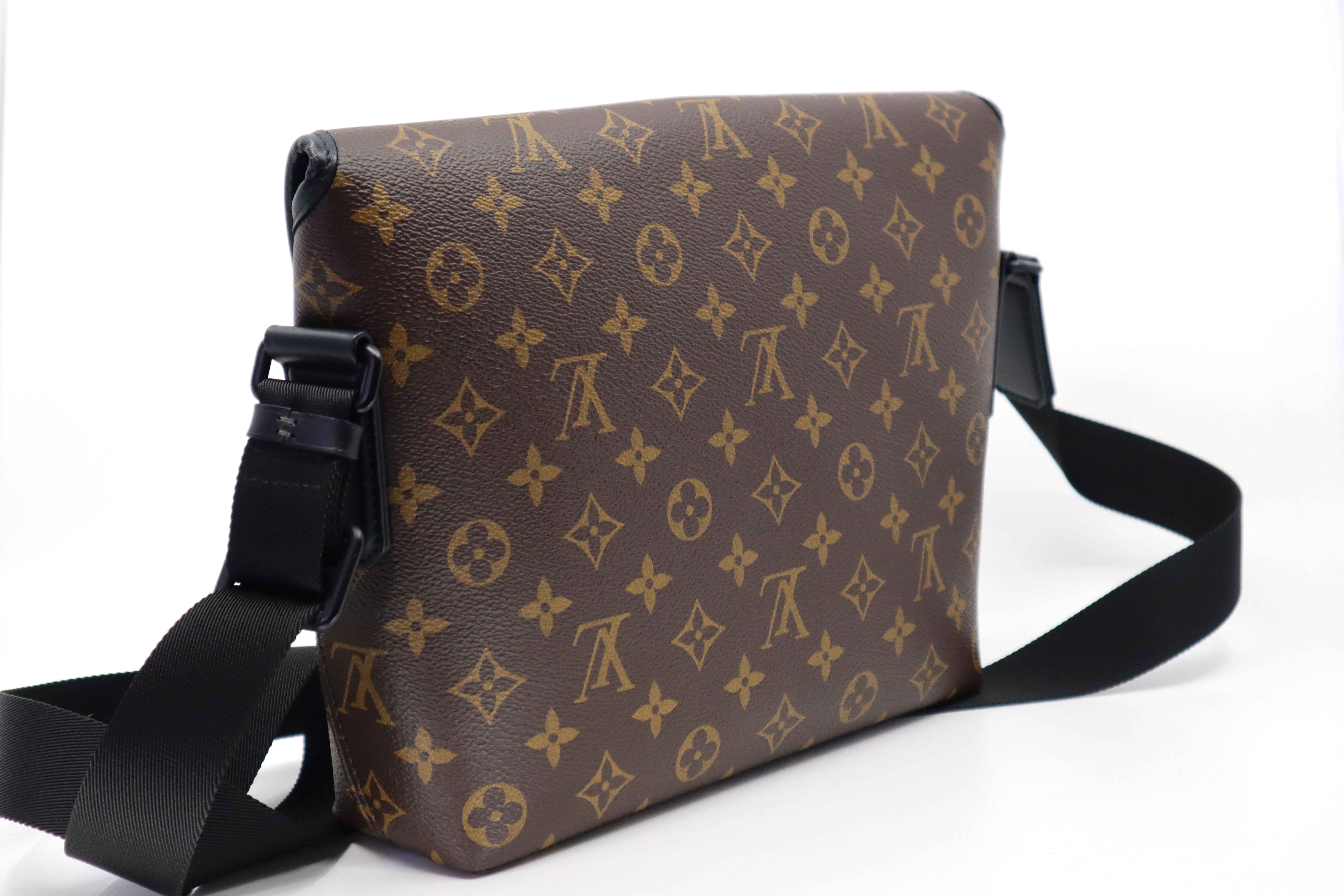 Louis Vuitton Magnetic Messenger Monogram Canvas Brown