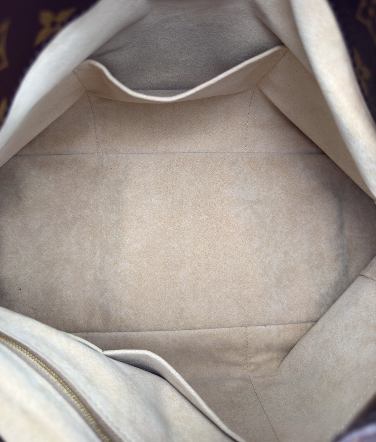 Louis Vuitton Artsy MM in Monogram