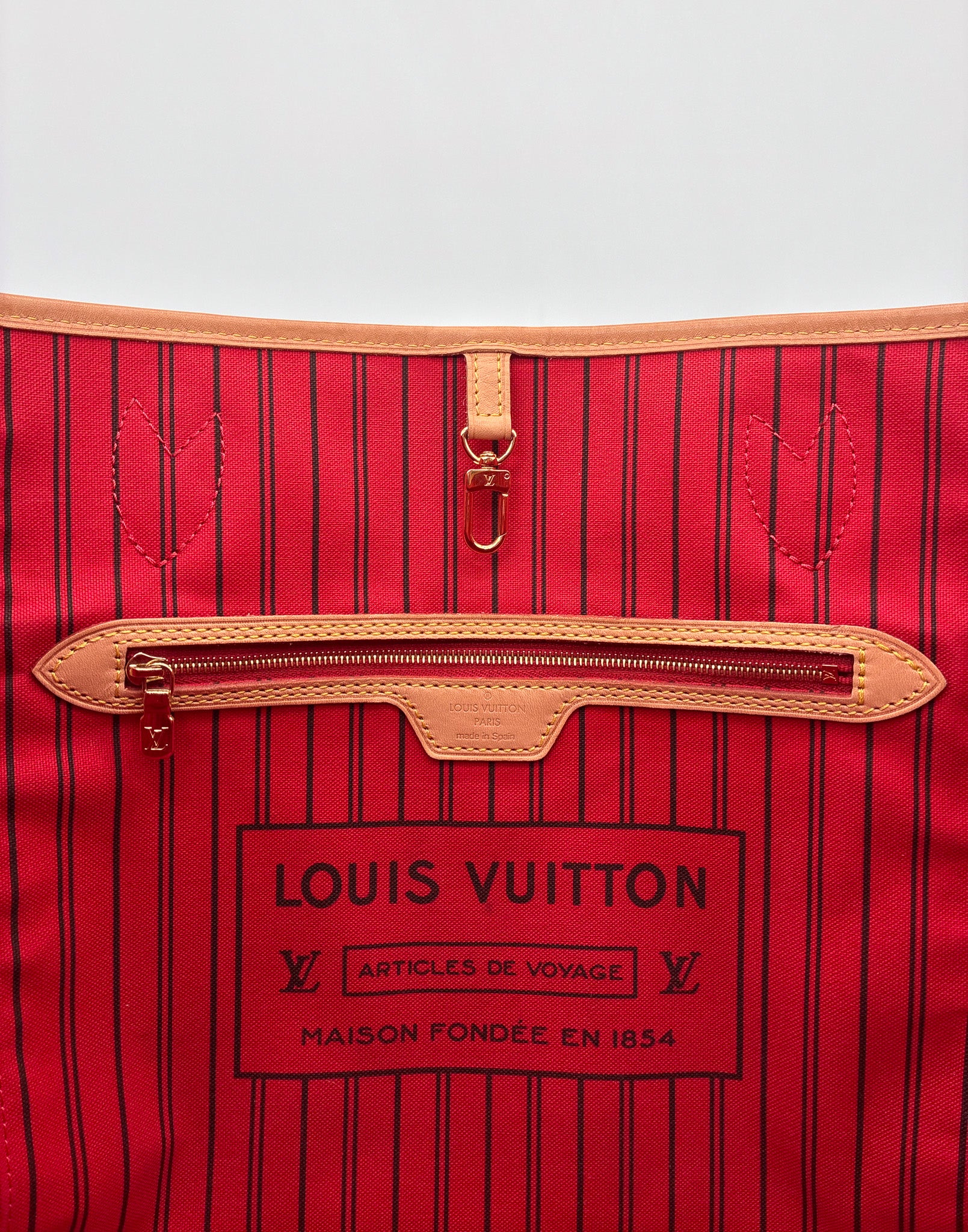 Louis Vuitton Neverfull MM in Monogram Canvas Ft Cerise Red Lining