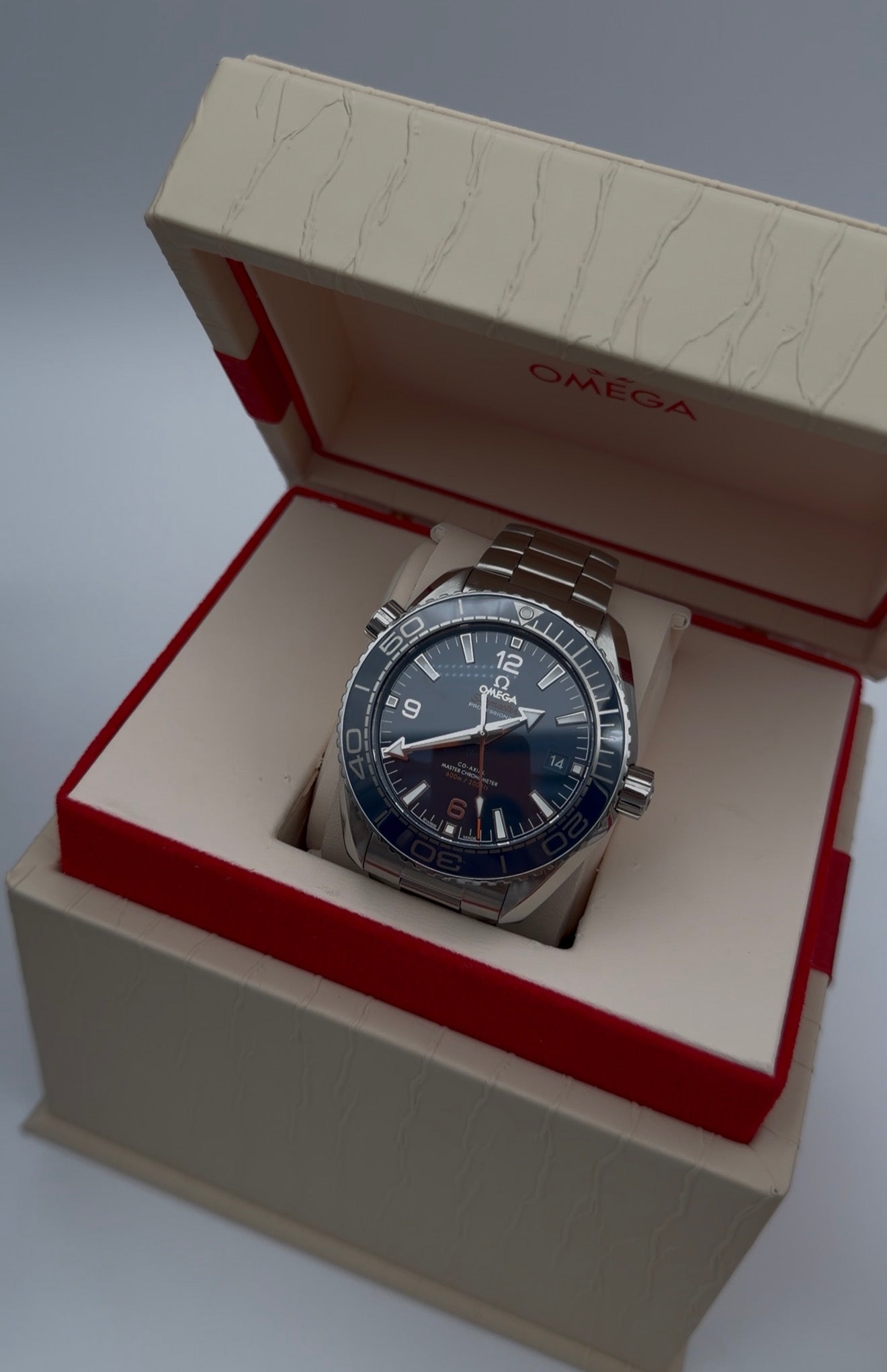 OMEGA Seamaster Planet Ocean 43.5mm - Blue Dial on Bracelet