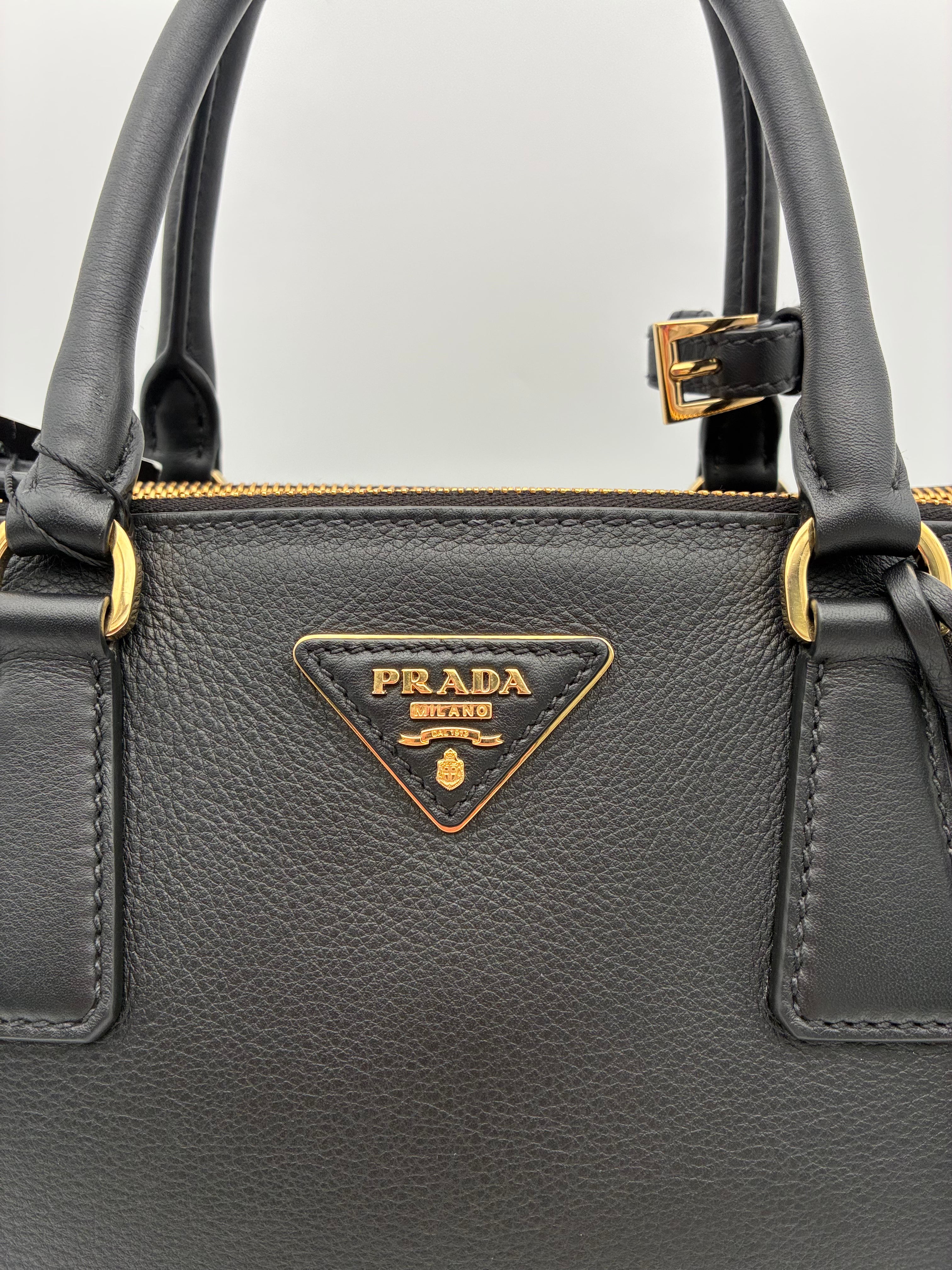 Prada Medium Galleria Tote leather Black