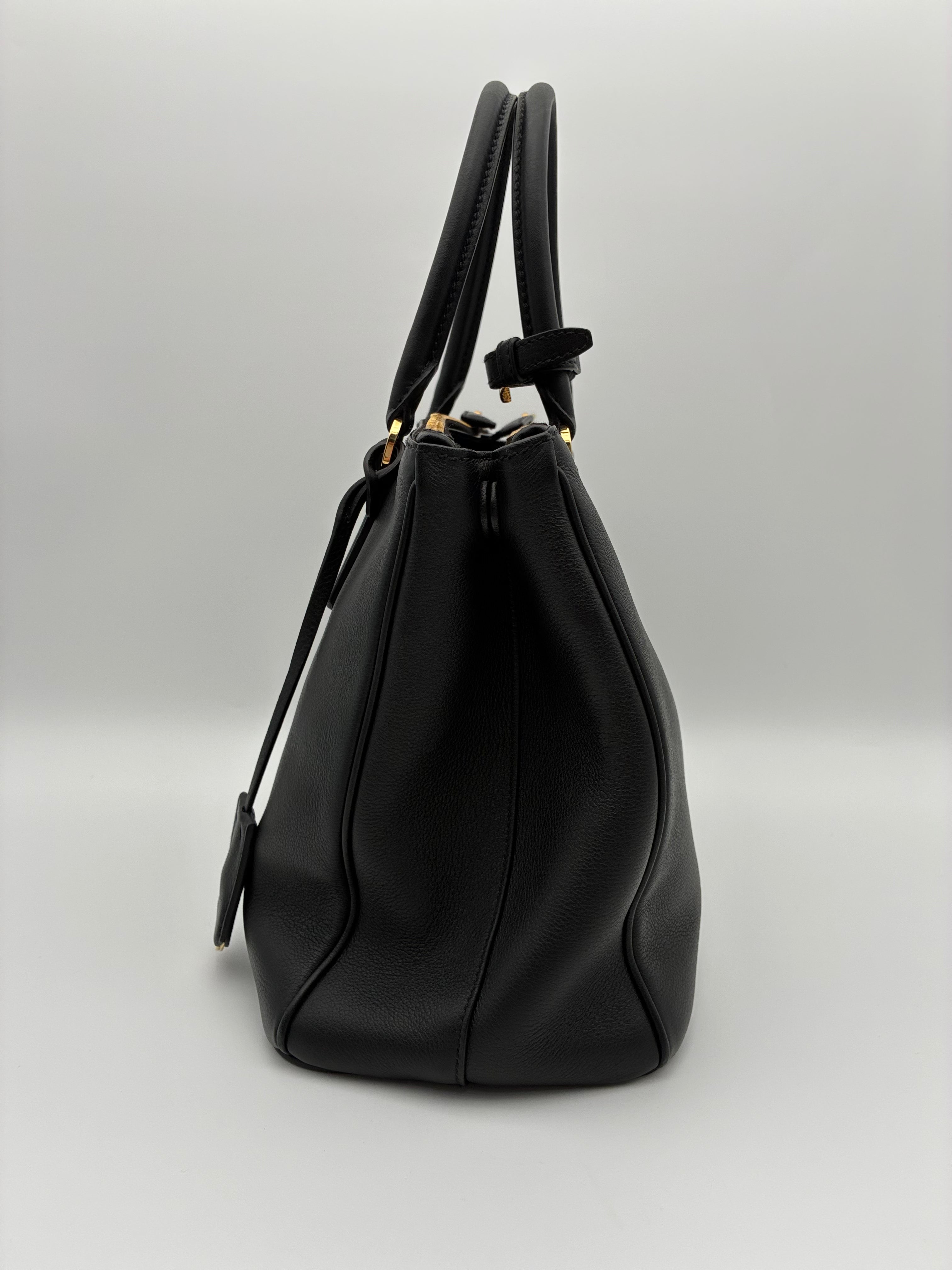 Prada Medium Galleria Tote leather Black