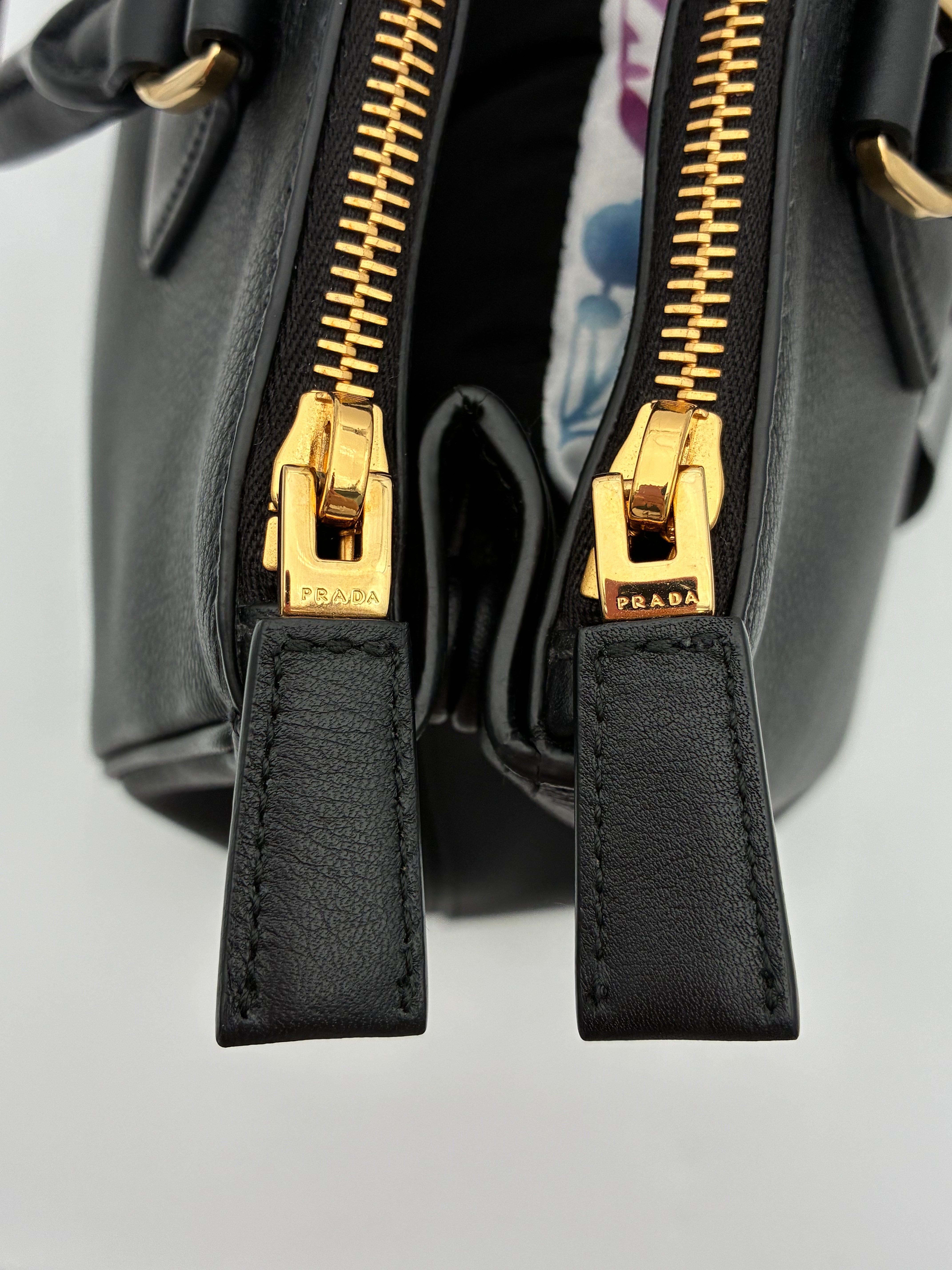 Prada Medium Galleria Tote leather Black
