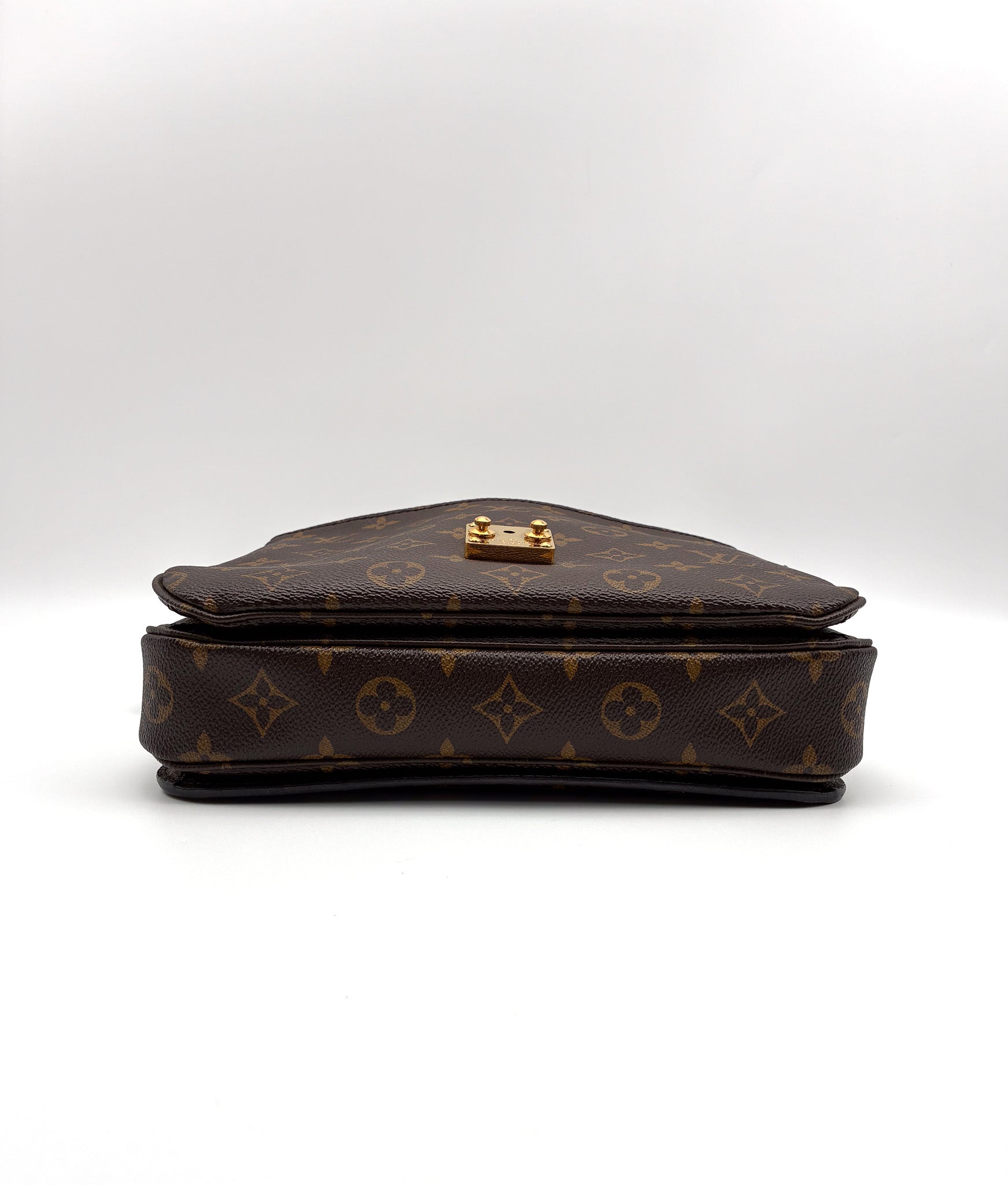 Louis Vuitton Pochette Metis in monogram