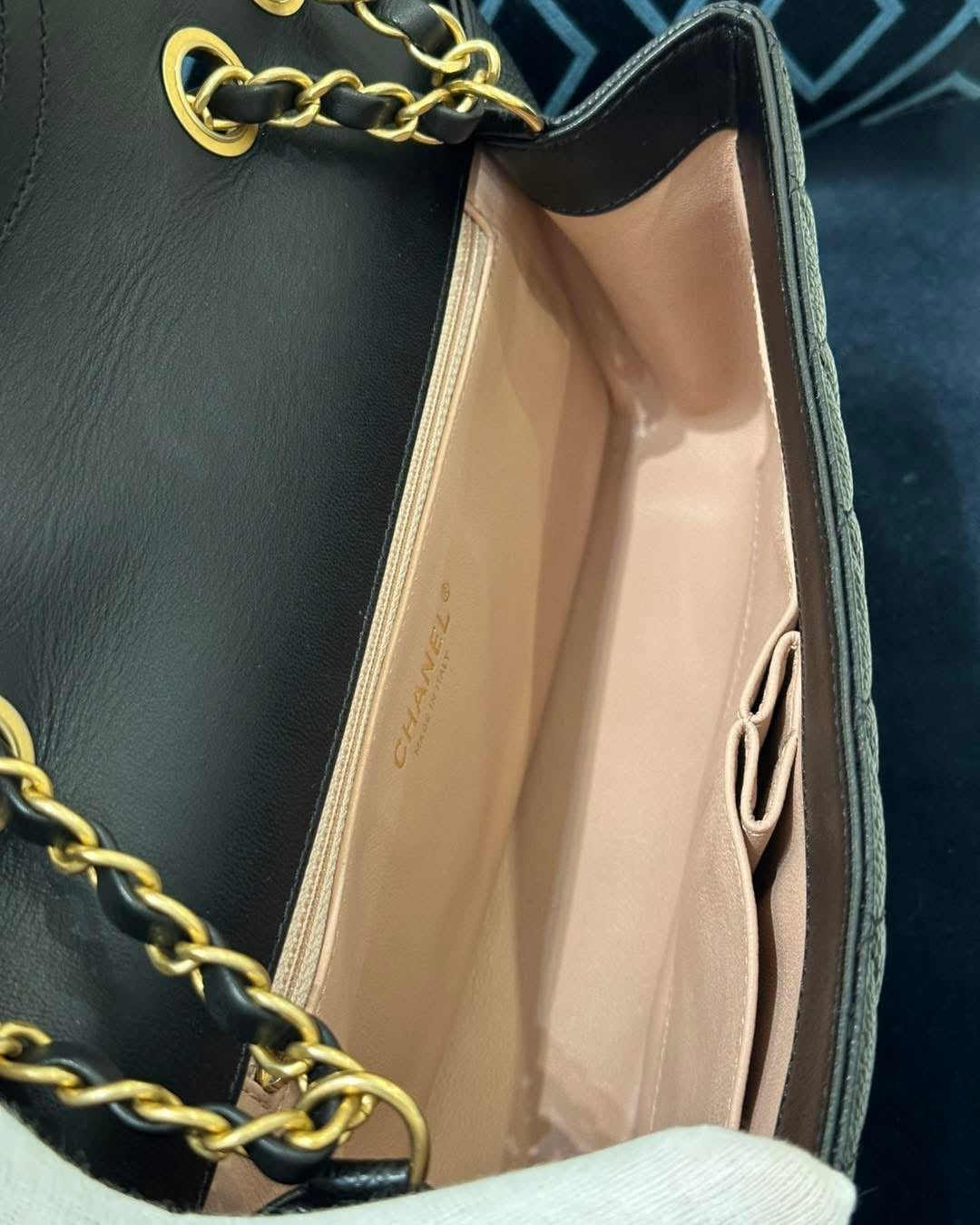 Chanel  Caviar Quilted Medium CC Filigree Flap Black