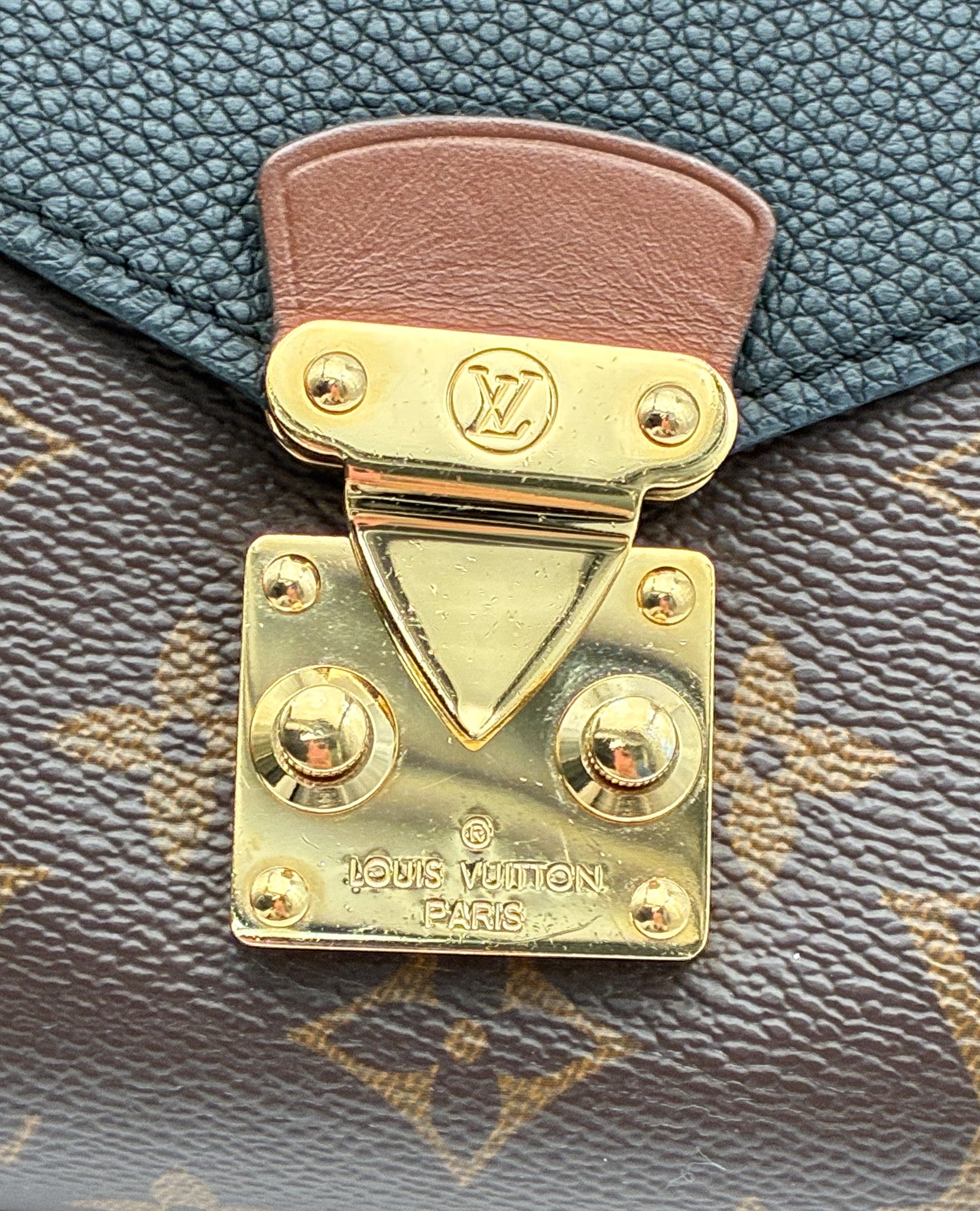 Louis Vuitton Pallas Chain Monogram