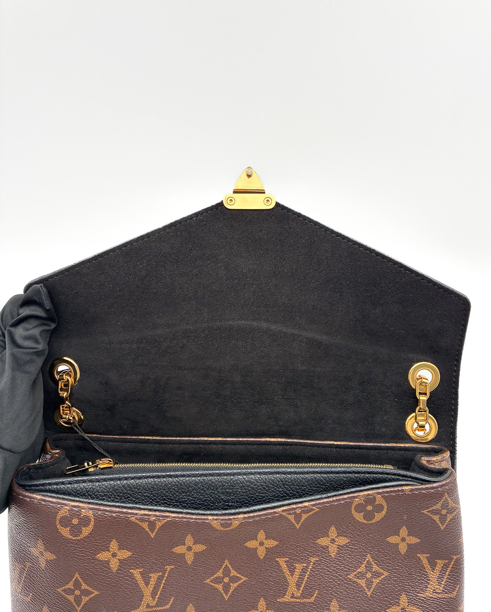 Louis Vuitton Pallas Chain Monogram