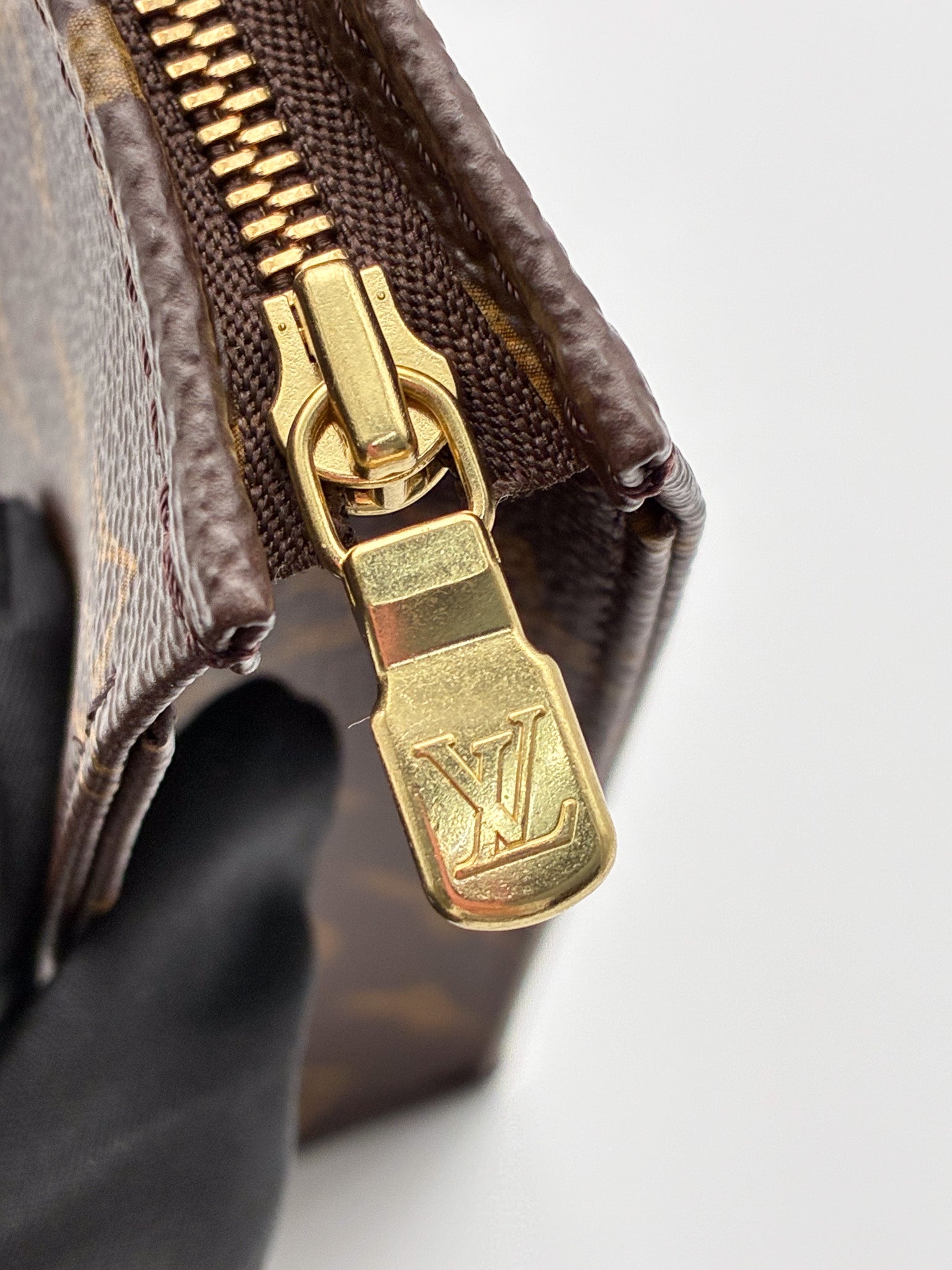 Louis Vuitton Toiletry 26 Pouch Monogram