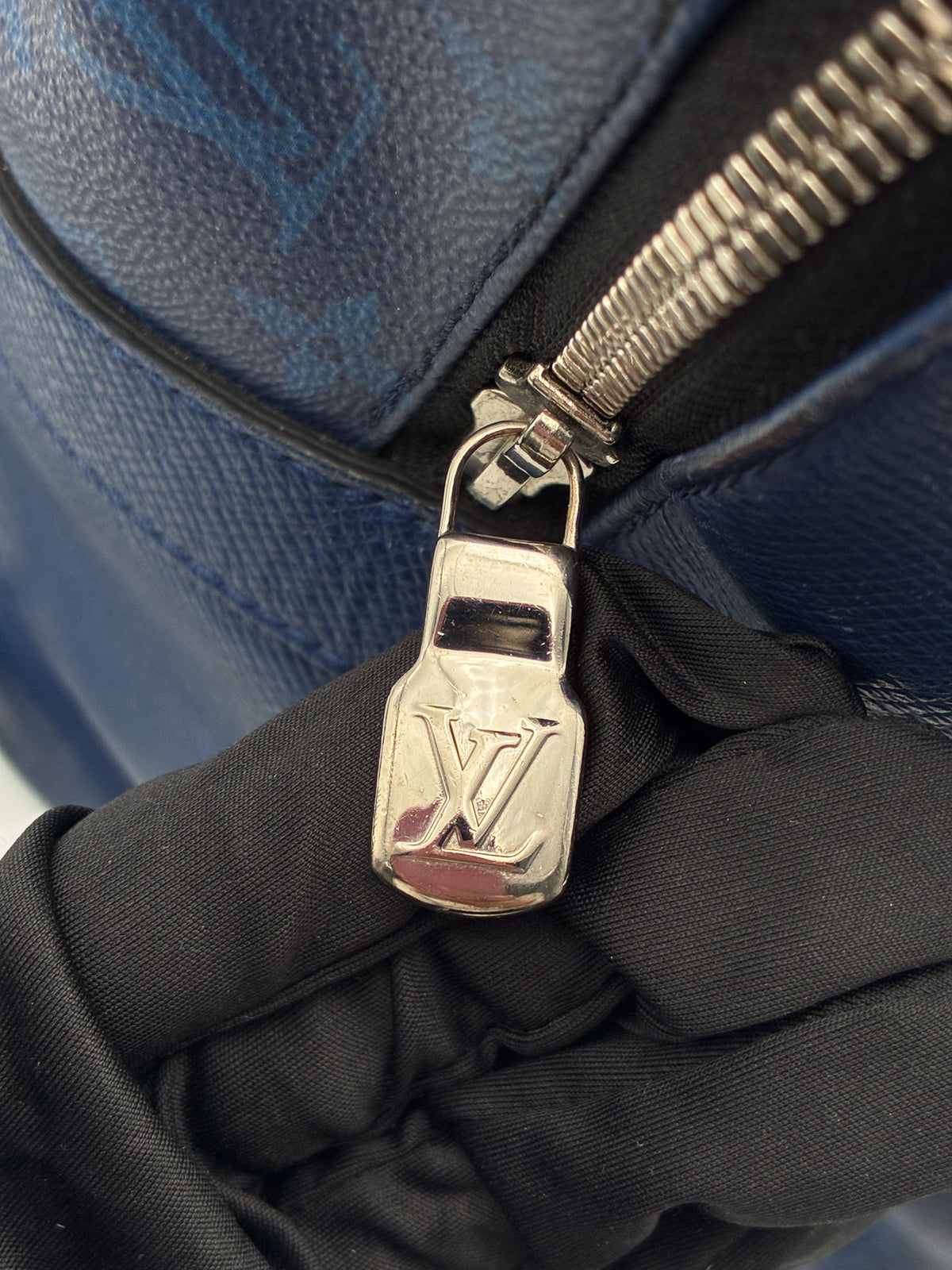LV Discovery Monogram Blue Backpack Taiga